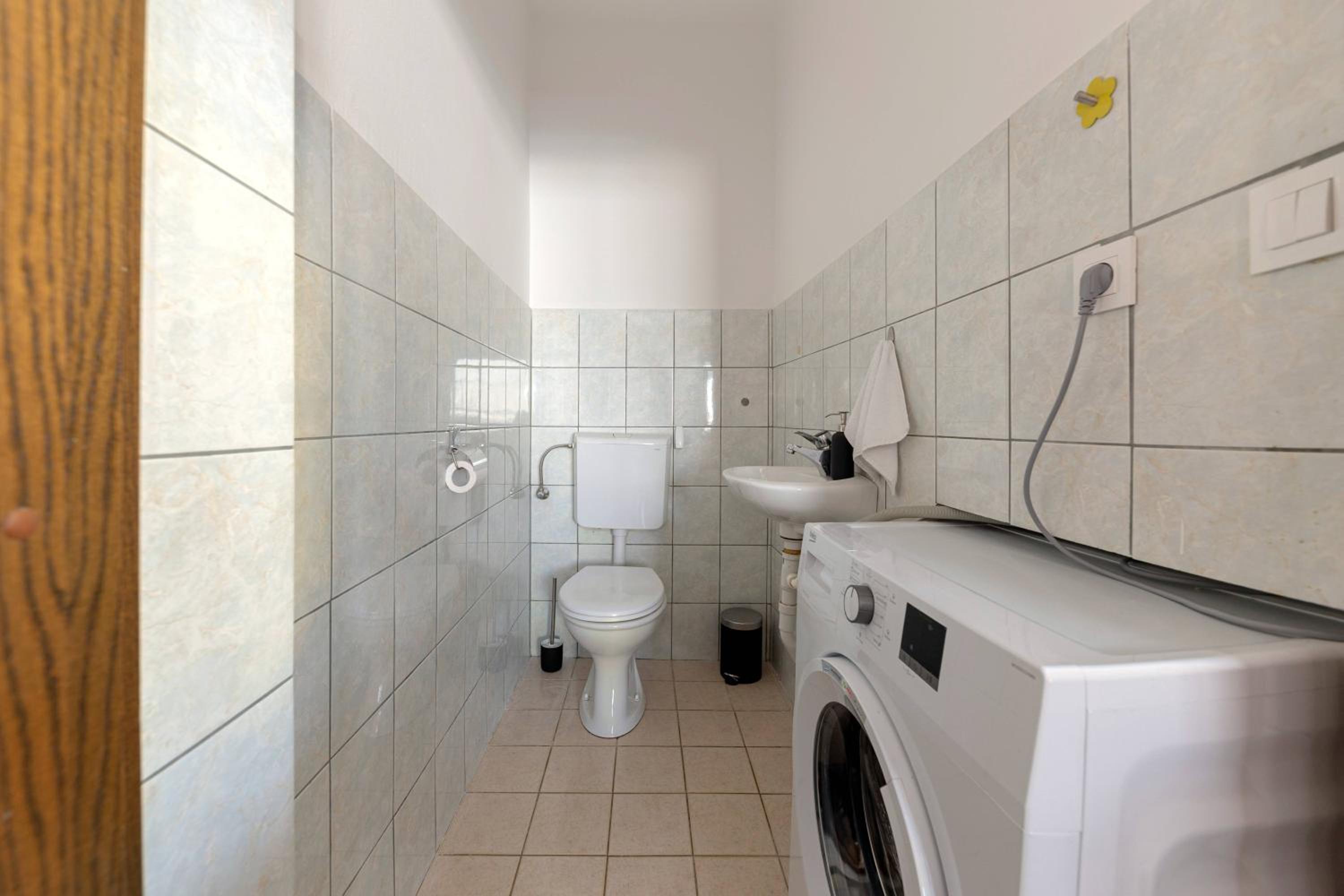 One-Bedroom Apartment - Photo 17