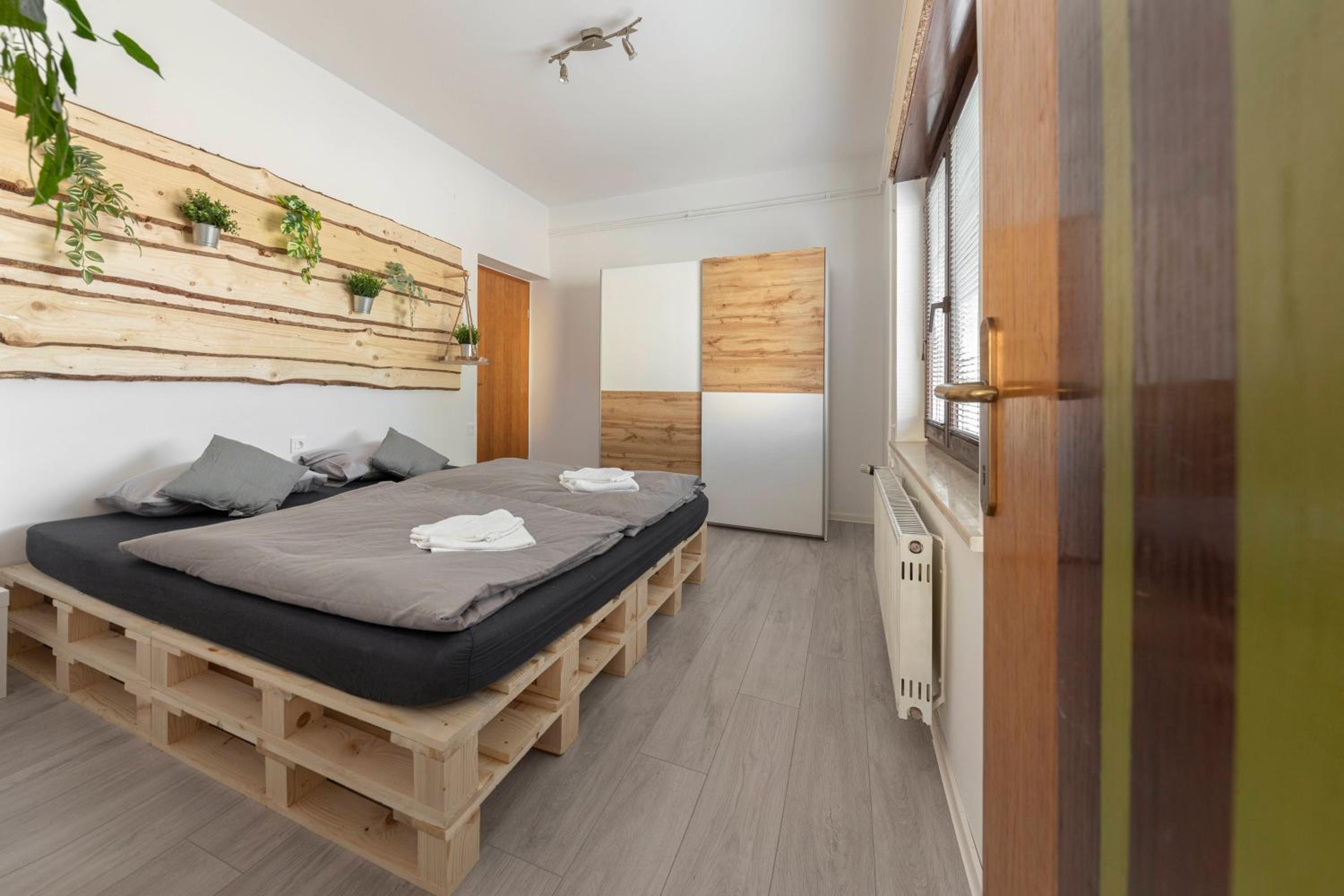One-Bedroom Apartment - Photo 16