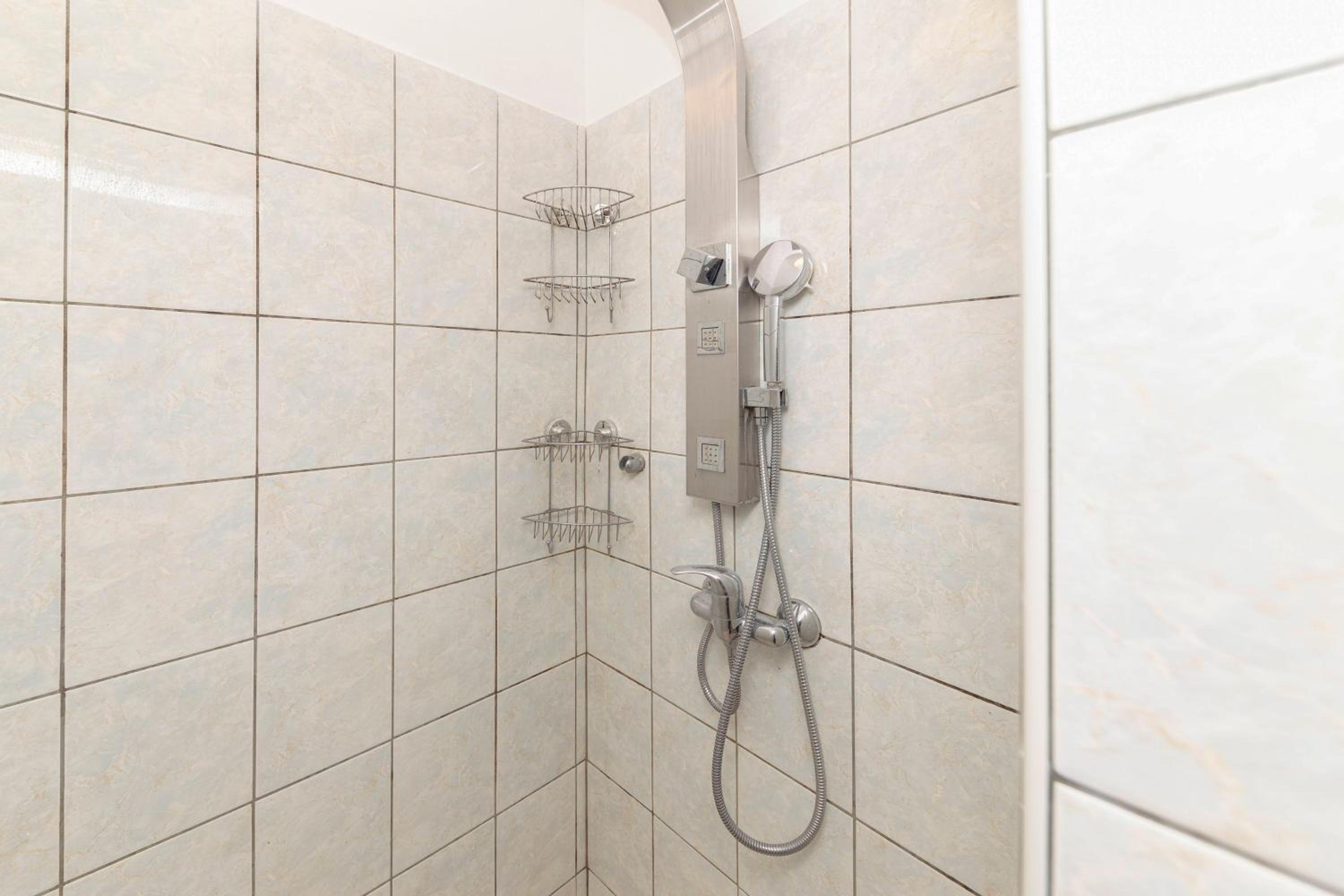 One-Bedroom Apartment - Photo 19