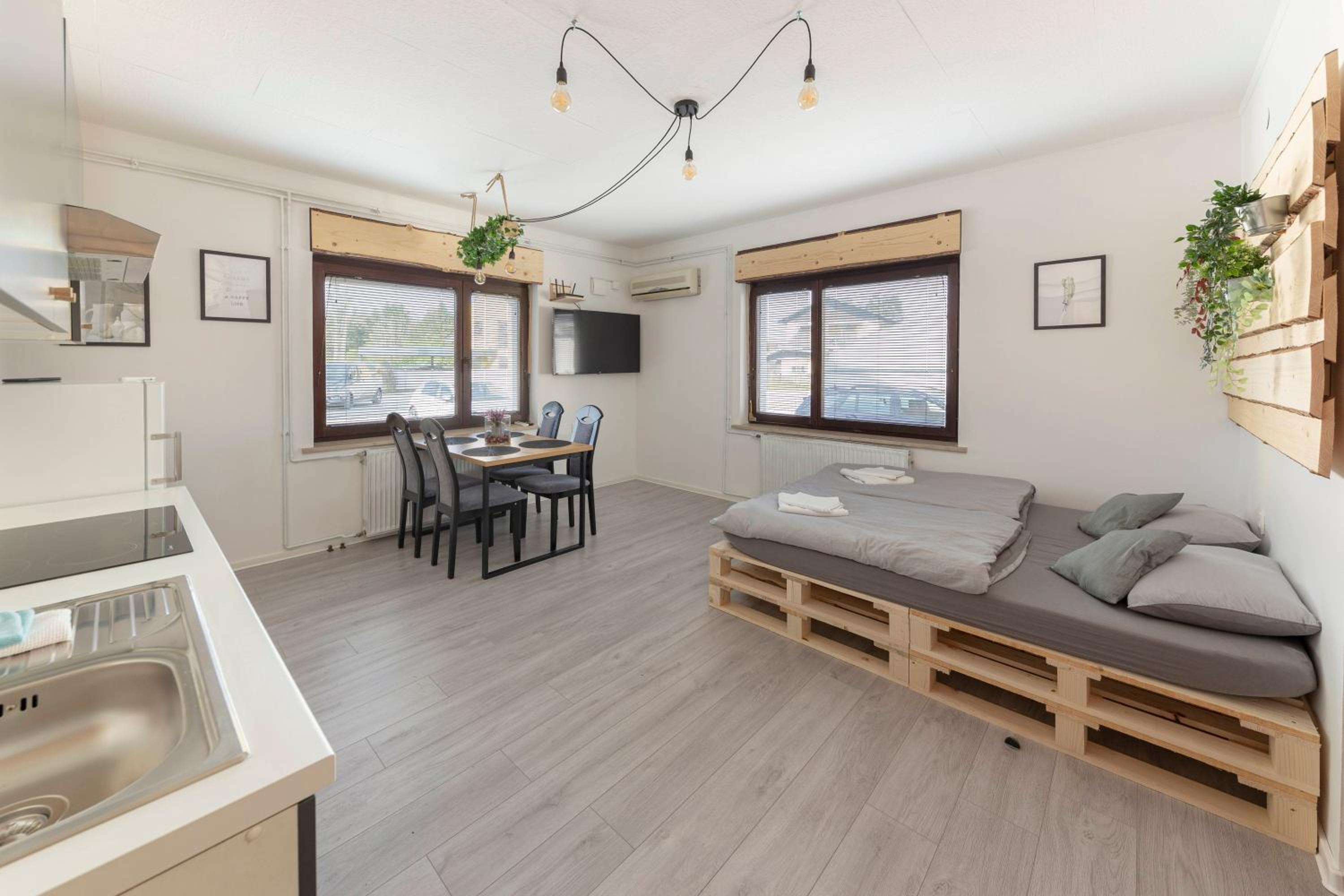 One-Bedroom Apartment - Photo 7