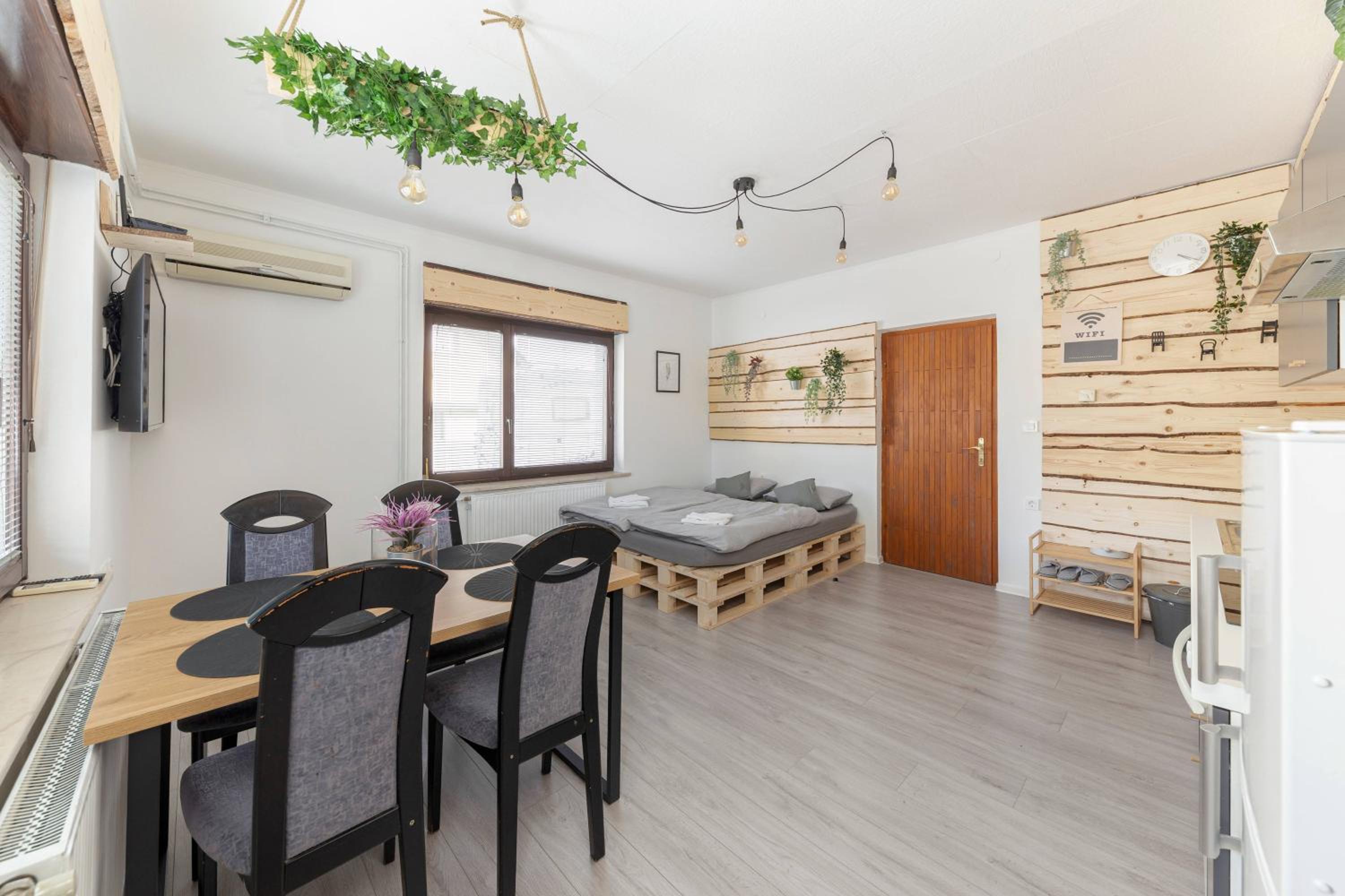 One-Bedroom Apartment - Photo 4