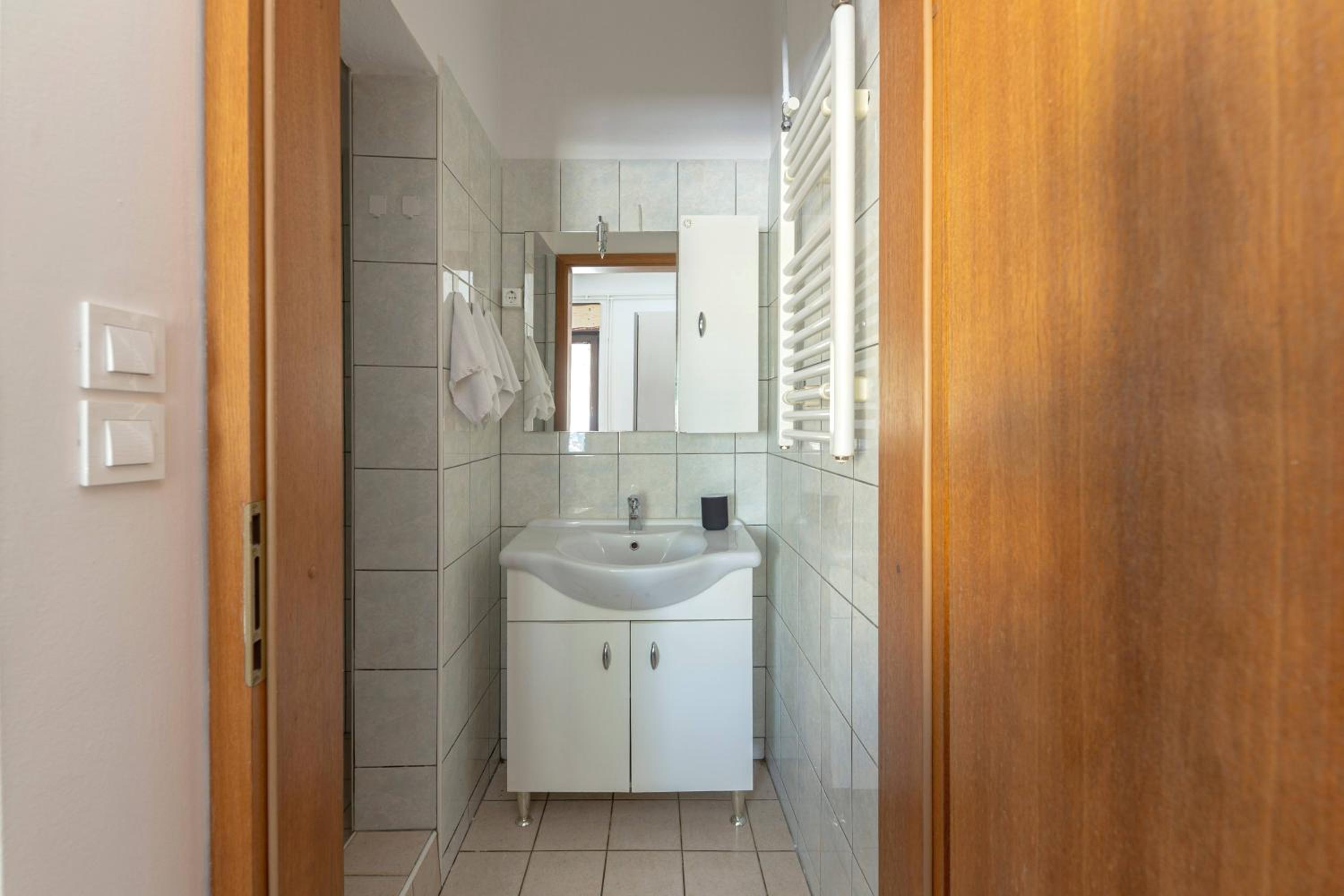 One-Bedroom Apartment - Photo 20