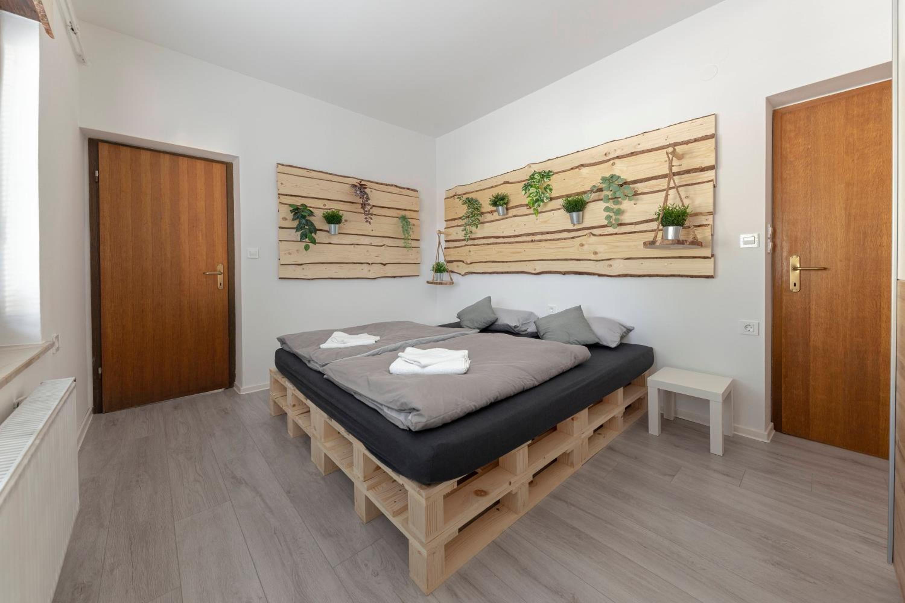 One-Bedroom Apartment - Photo 12