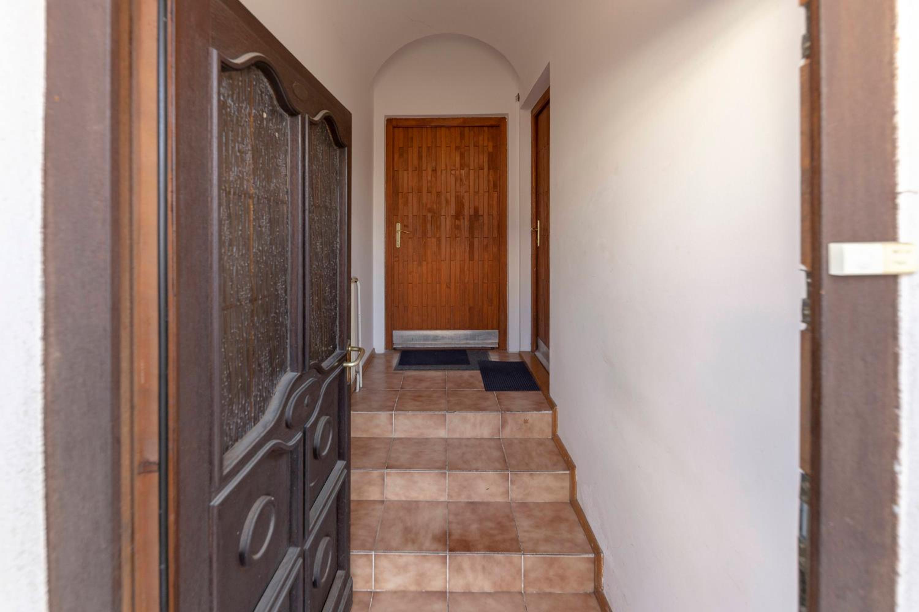 One-Bedroom Apartment - Photo 8