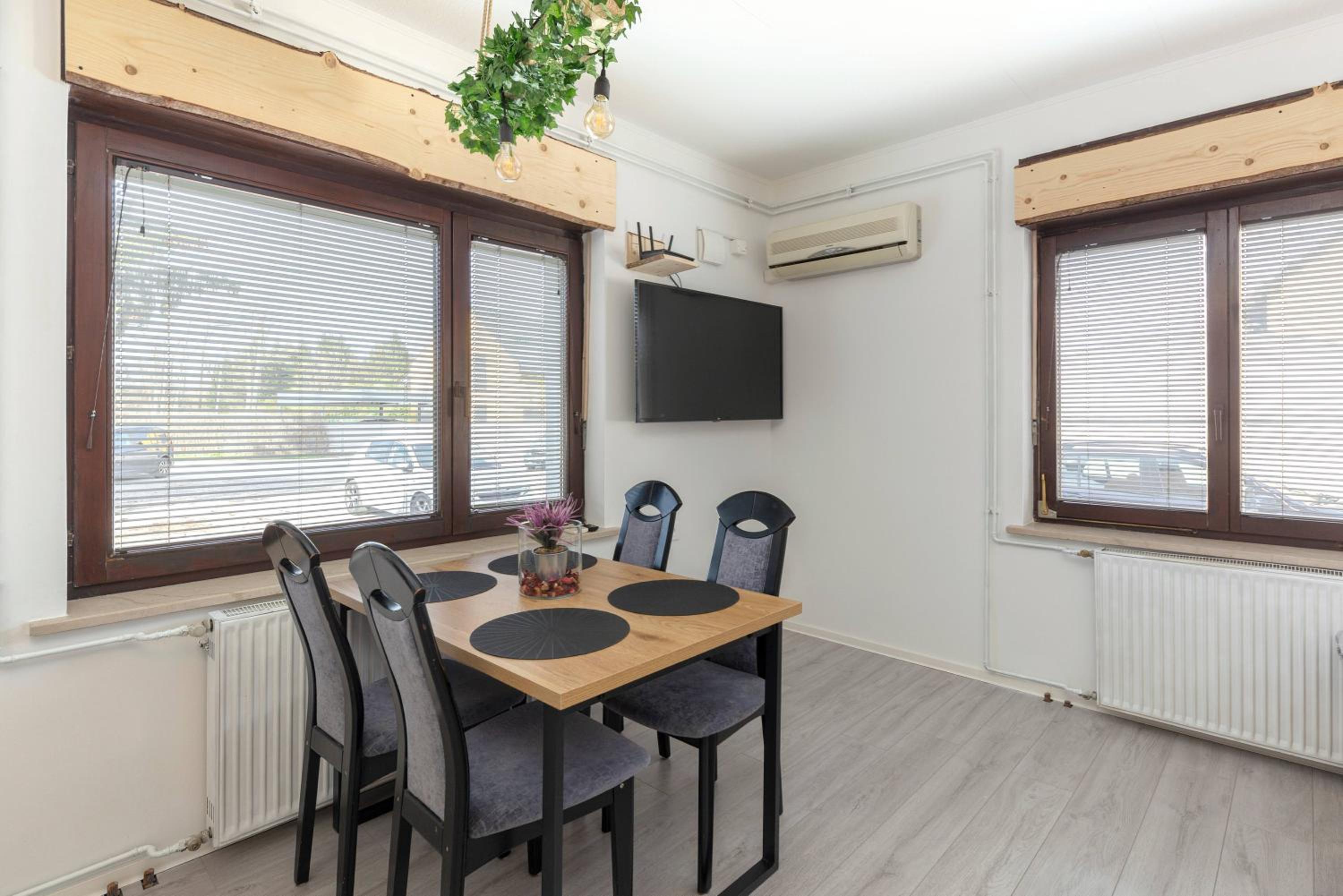 One-Bedroom Apartment - Photo 11