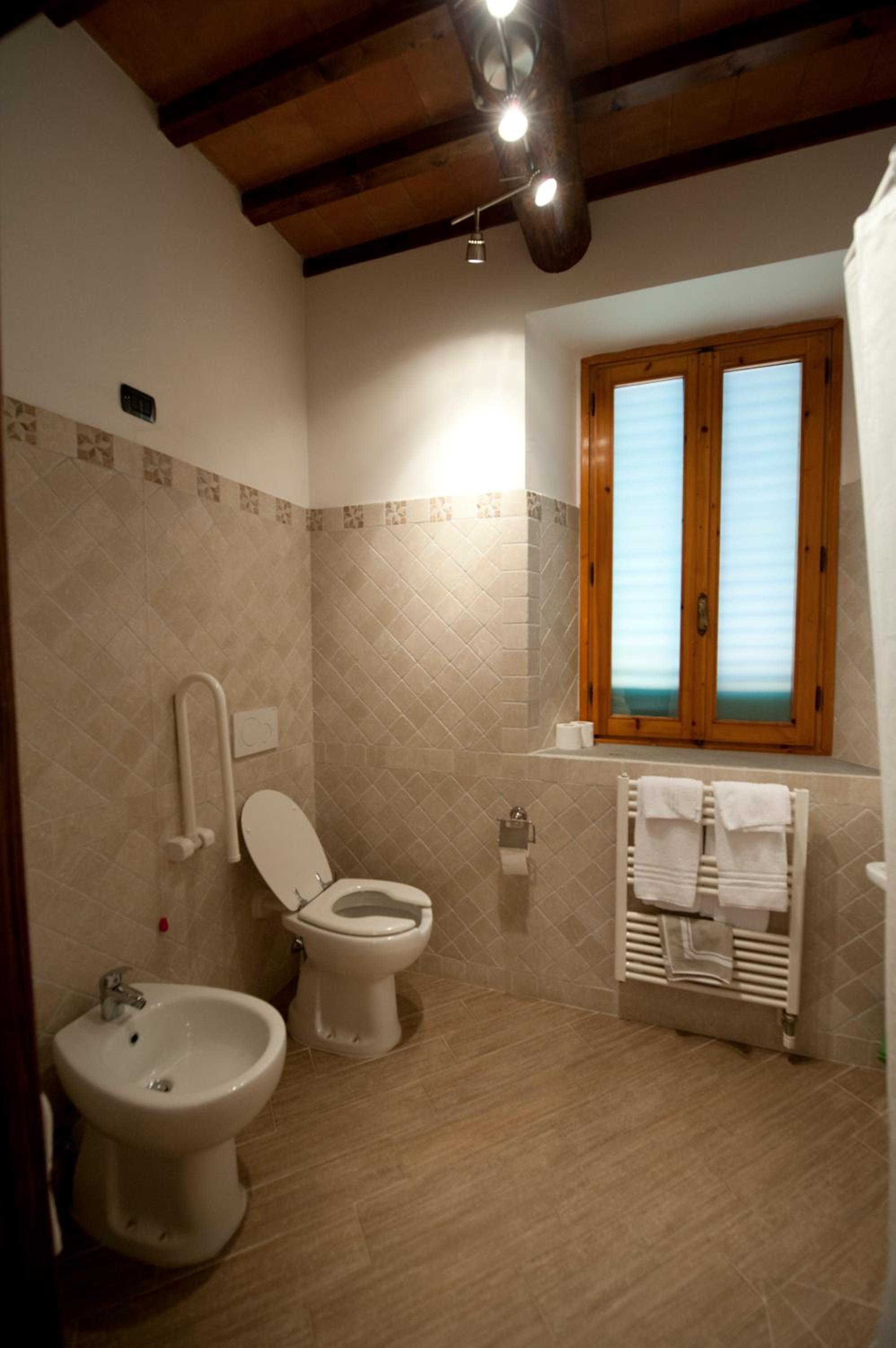 Standard Double Room - Photo 5