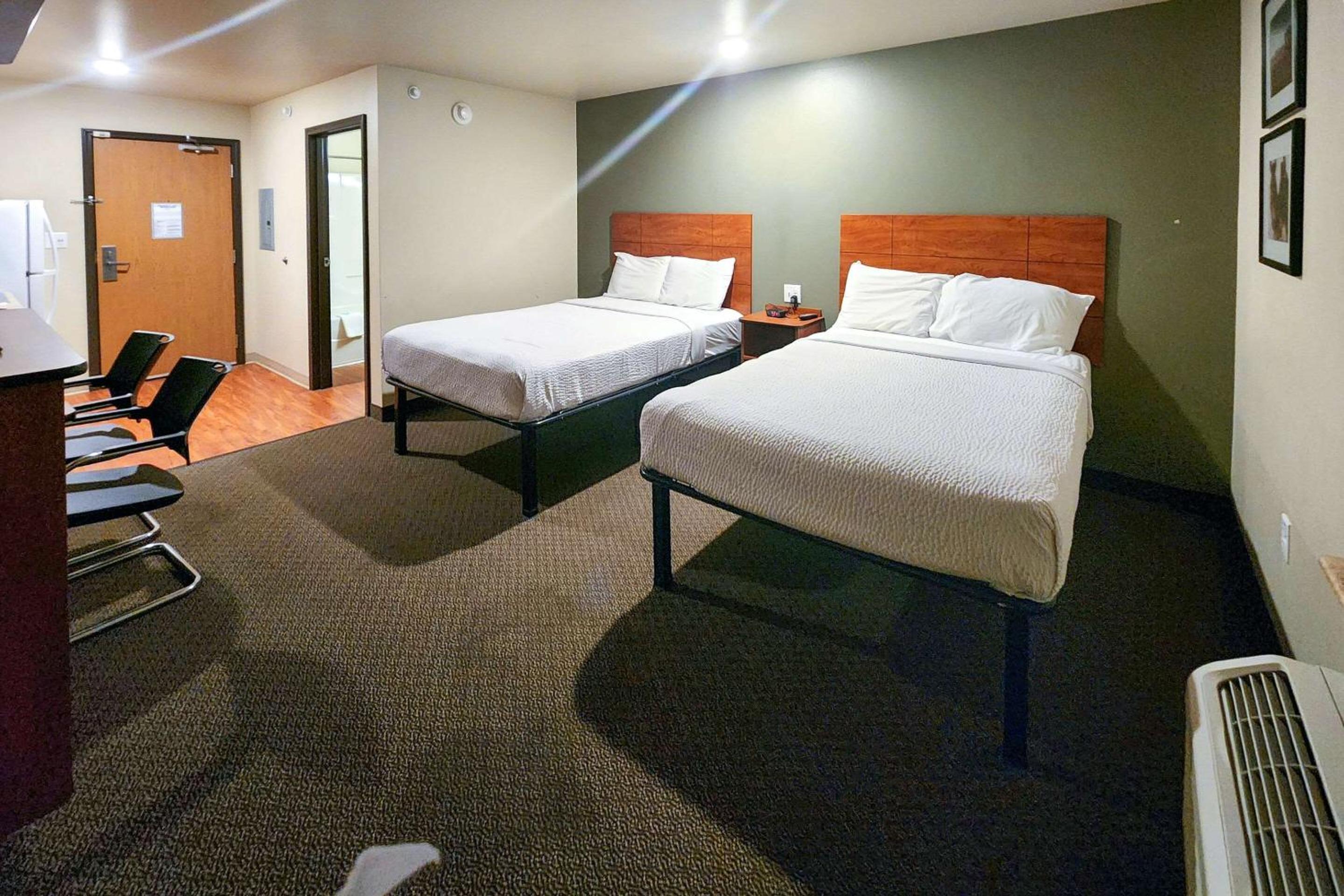 Double Room With Two Double Beds - Non-Smoking photo 1