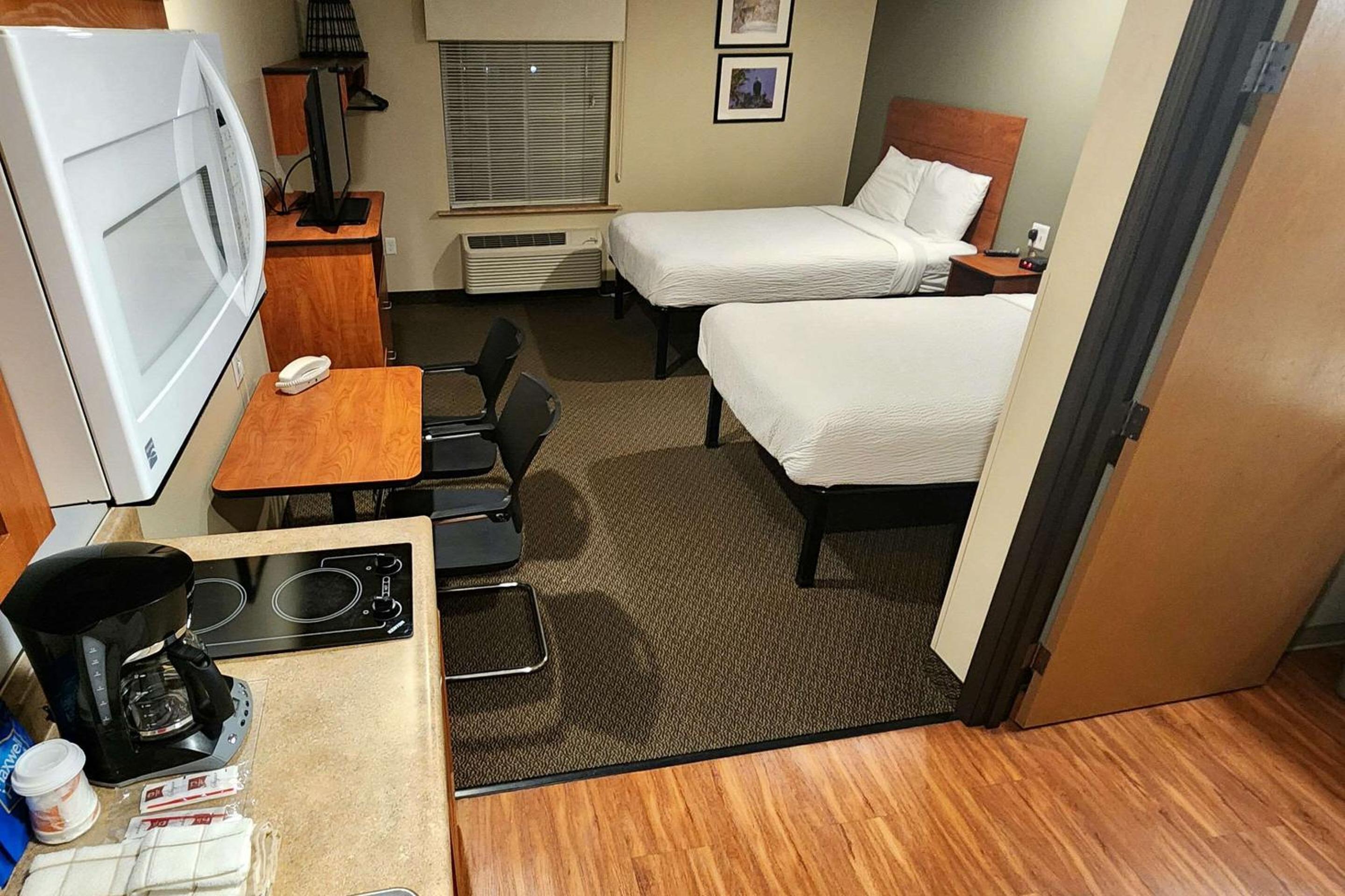 Double Room With Two Double Beds - Non-Smoking photo 3