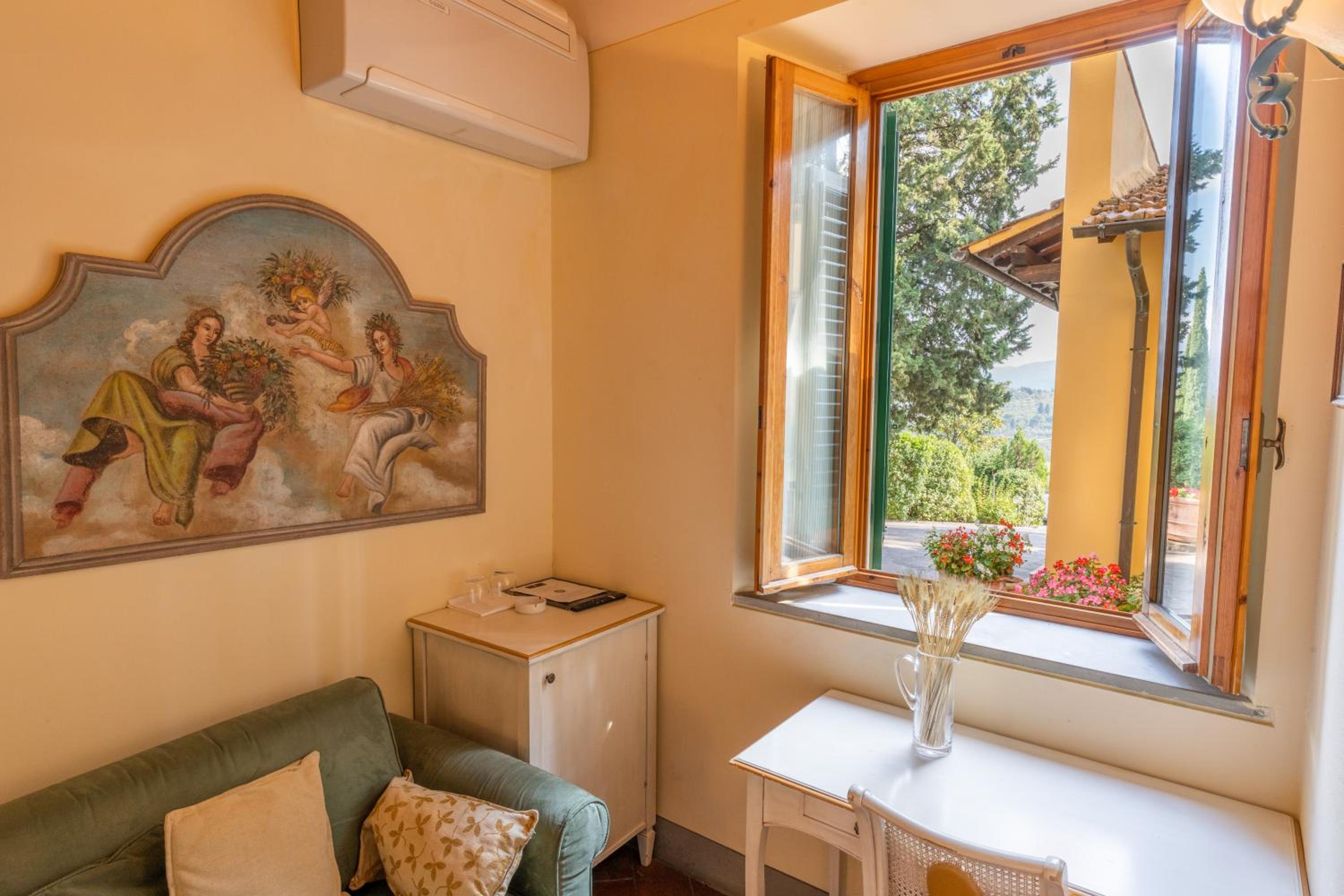One-Bedroom Apartment - Photo 1