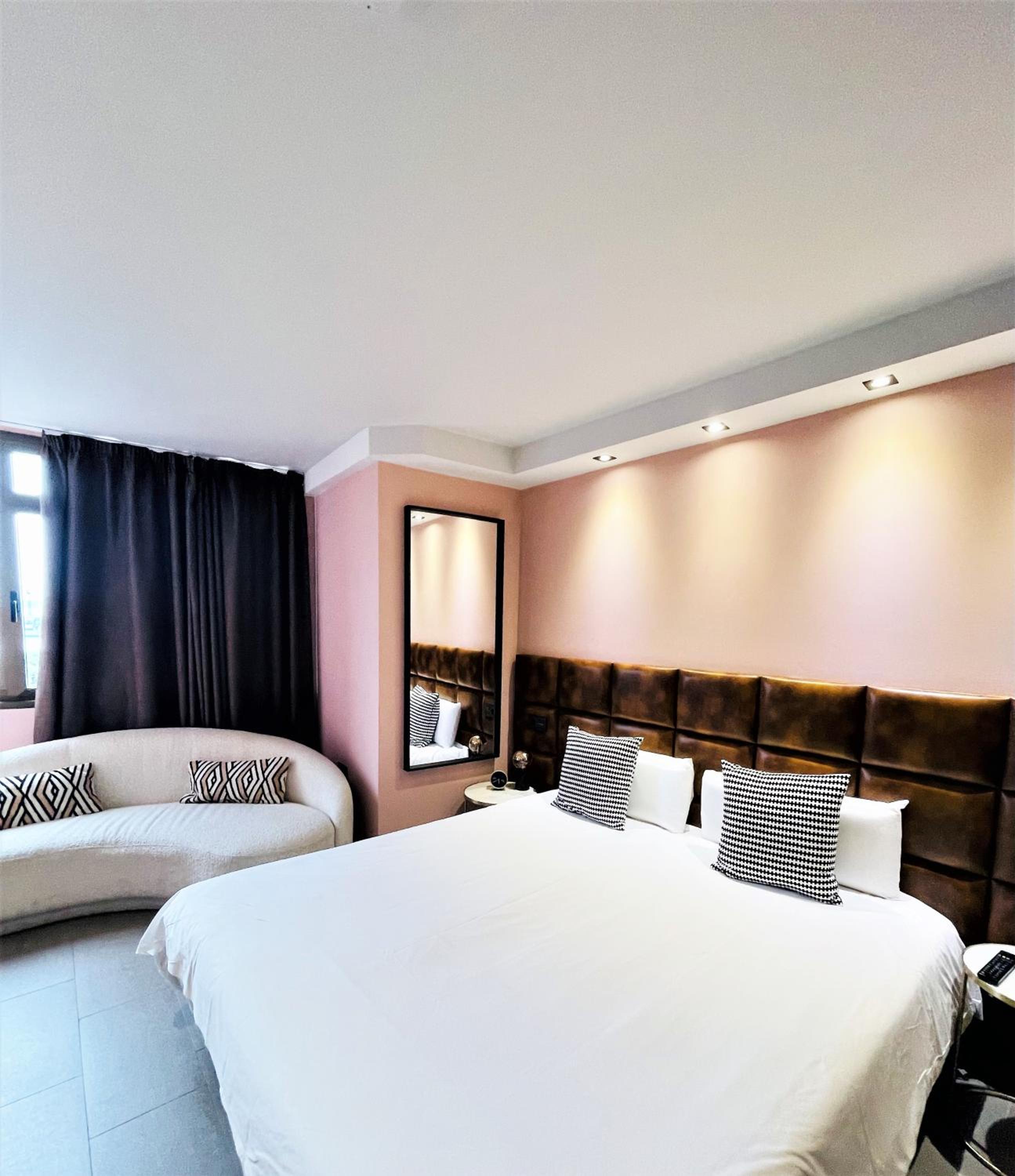 Apartment with Bay View - Photo 9