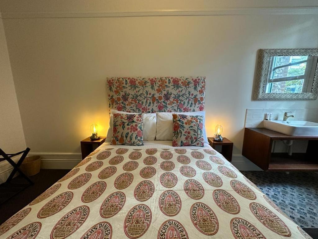 2nd Floor Double room with Shared Bathroom 