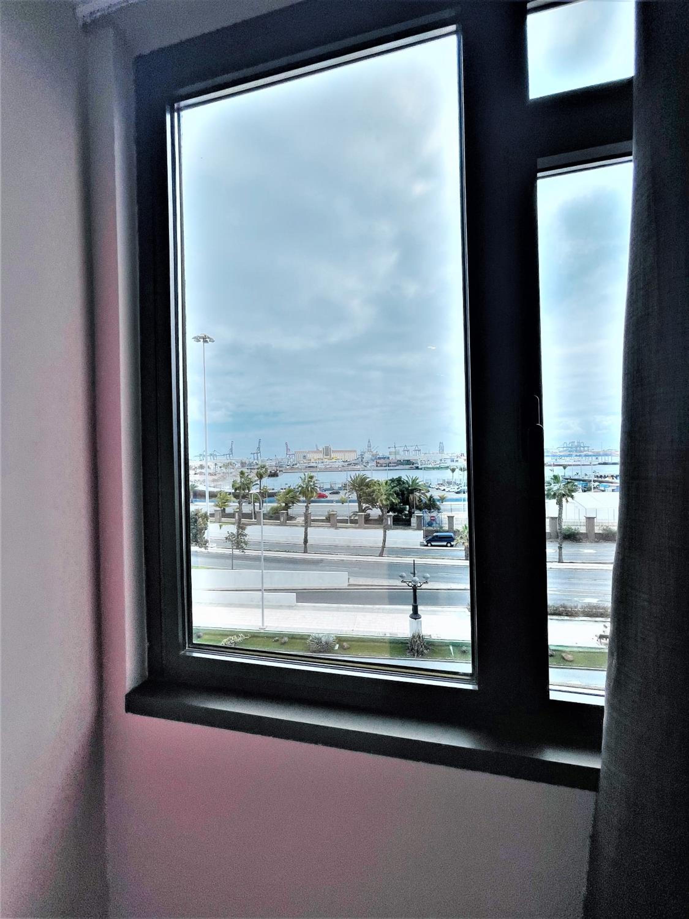 Apartment with Bay View - Photo 10