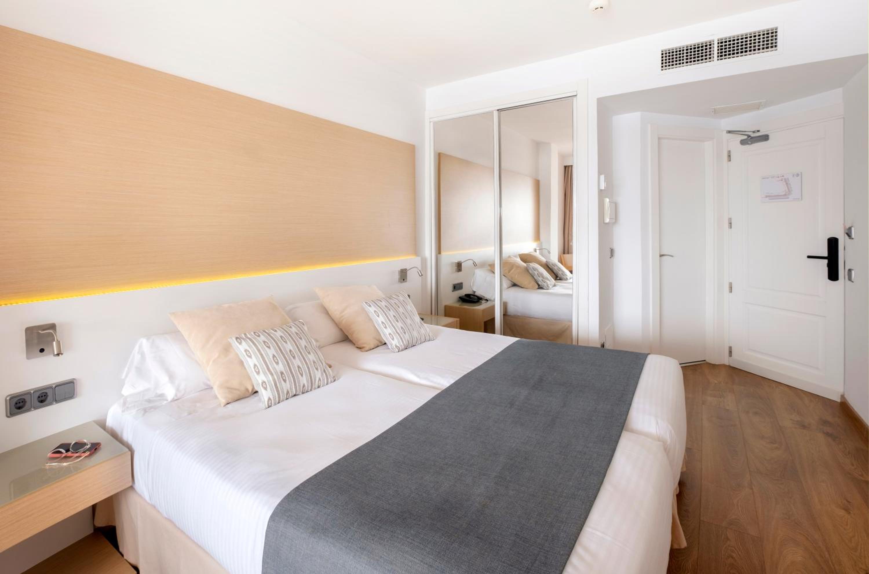 Double Room with Sea View photo 2