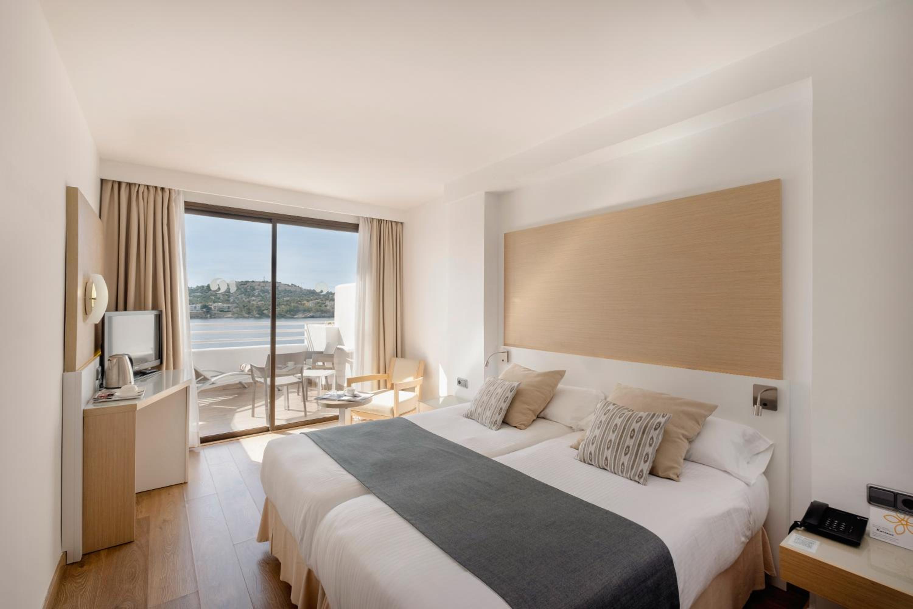 Double Room with Sea View photo 3