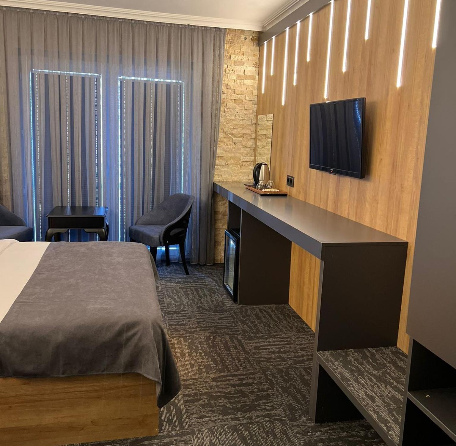 Double or Twin Room with City View photo 3