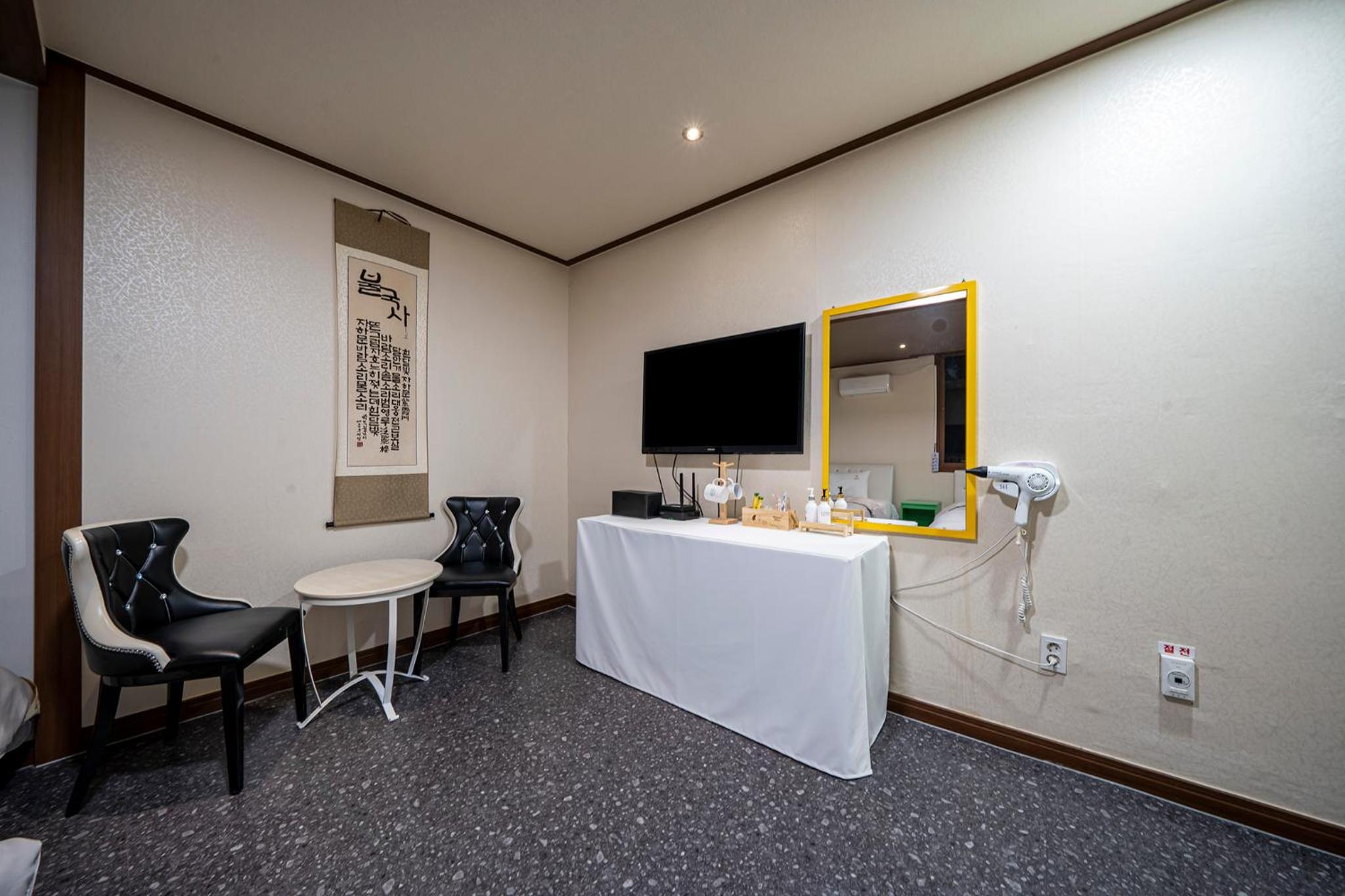 Double Room With Private Bathroom photo 3