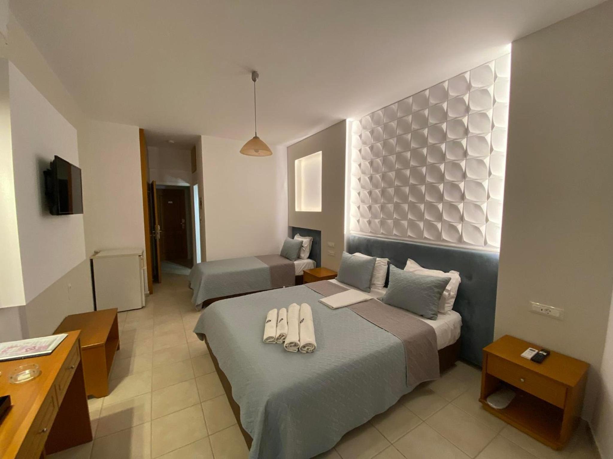Deluxe Triple Room - Photo 13