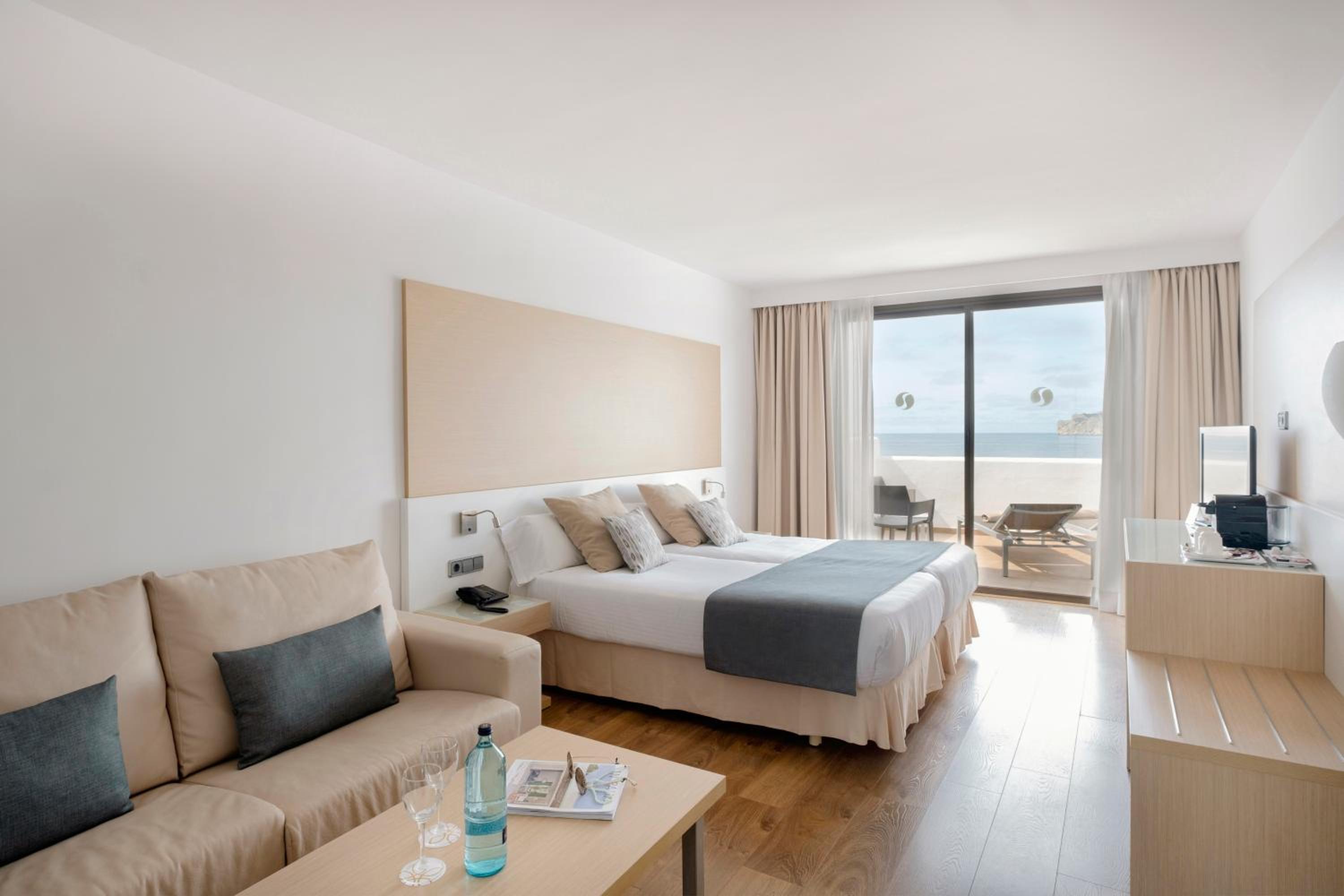 Premium Room with Sea View photo 2