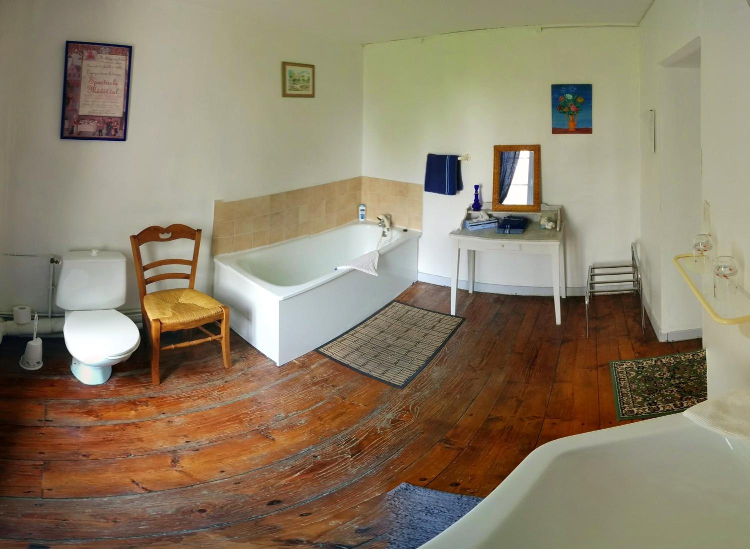 Double Room with Private Bathroom - Photo 2