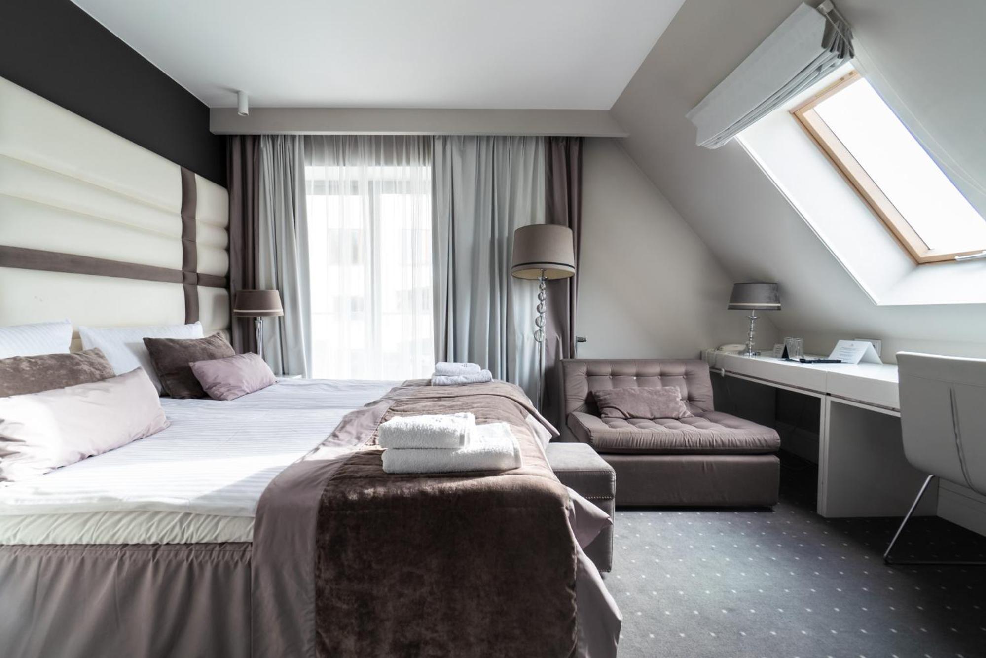 Queen Room photo 2