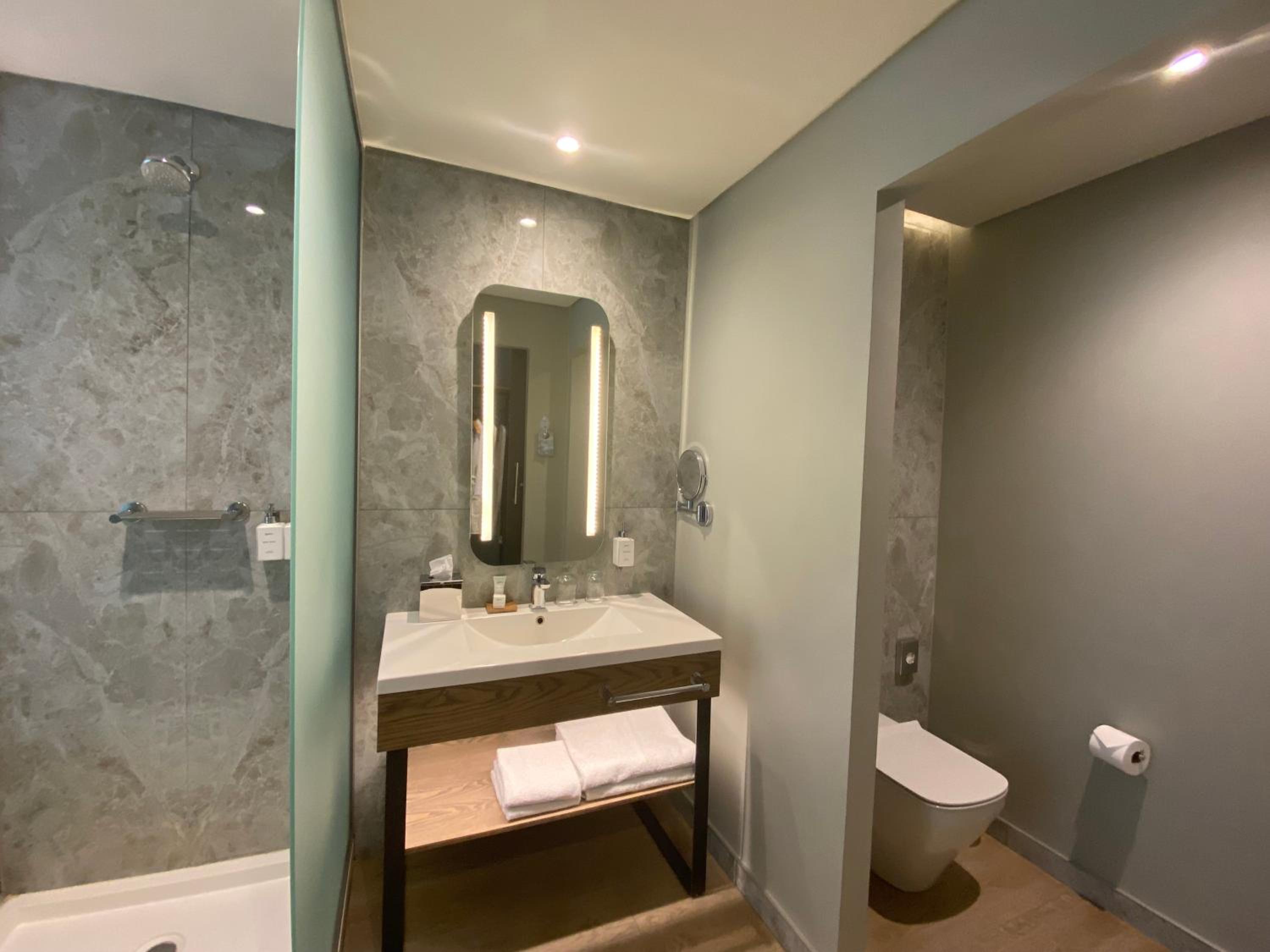 Premium Executive Room thumbnail 5