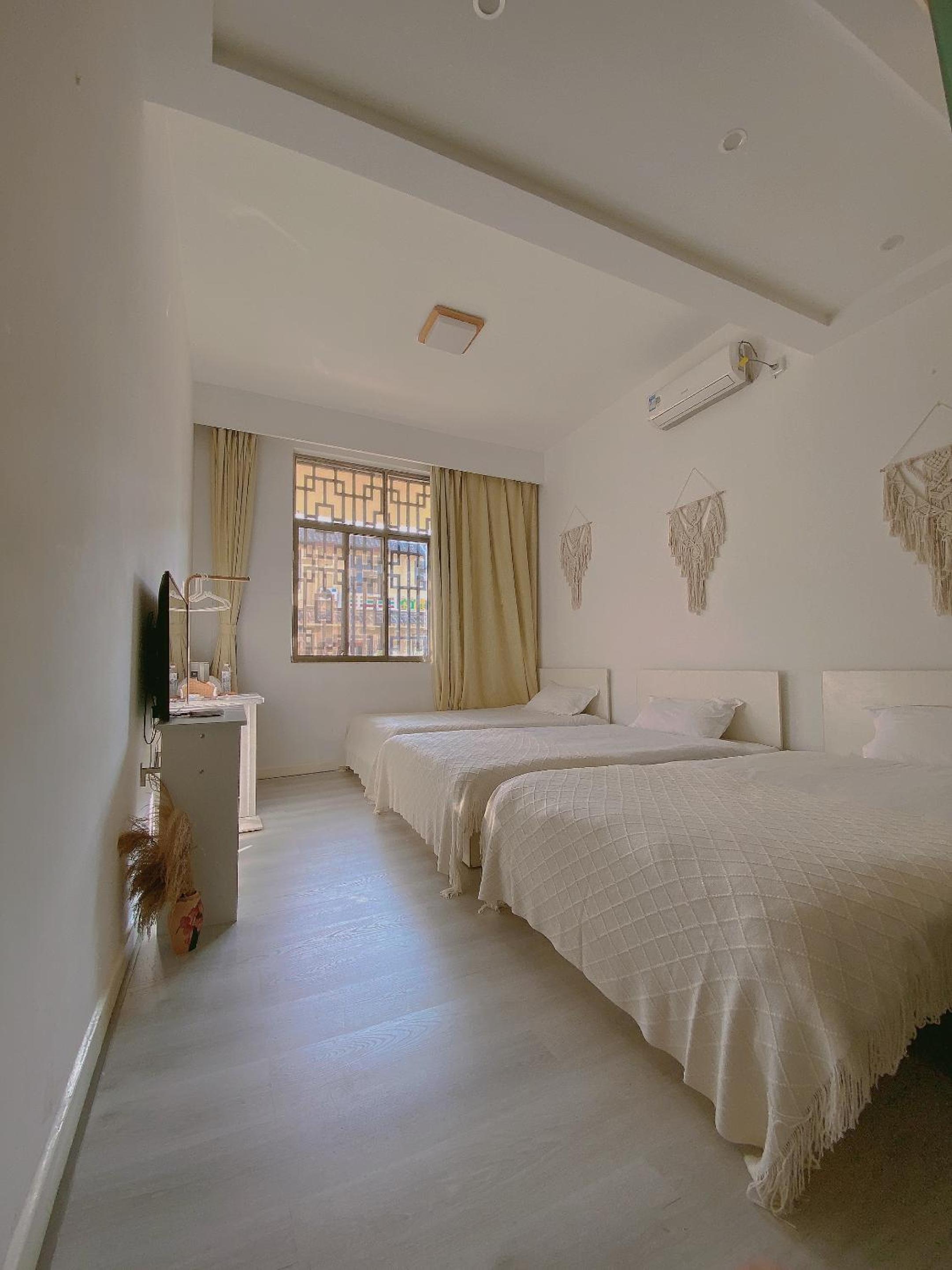 Triple Room with Bathroom photo 2
