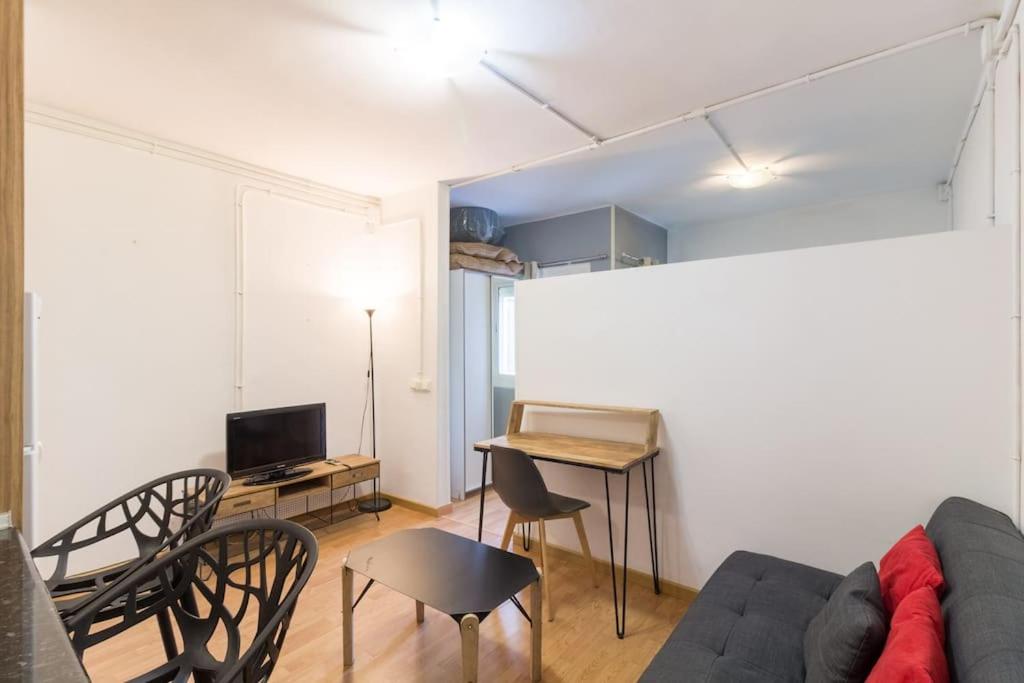 One-Bedroom Apartment photo 3
