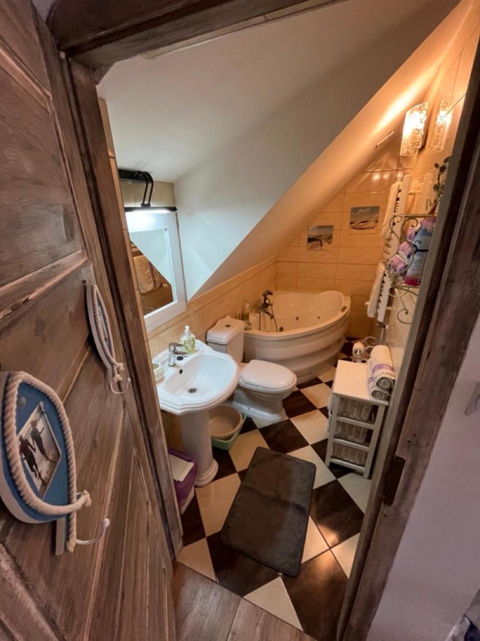 Deluxe Suite with Spa Bath photo 2