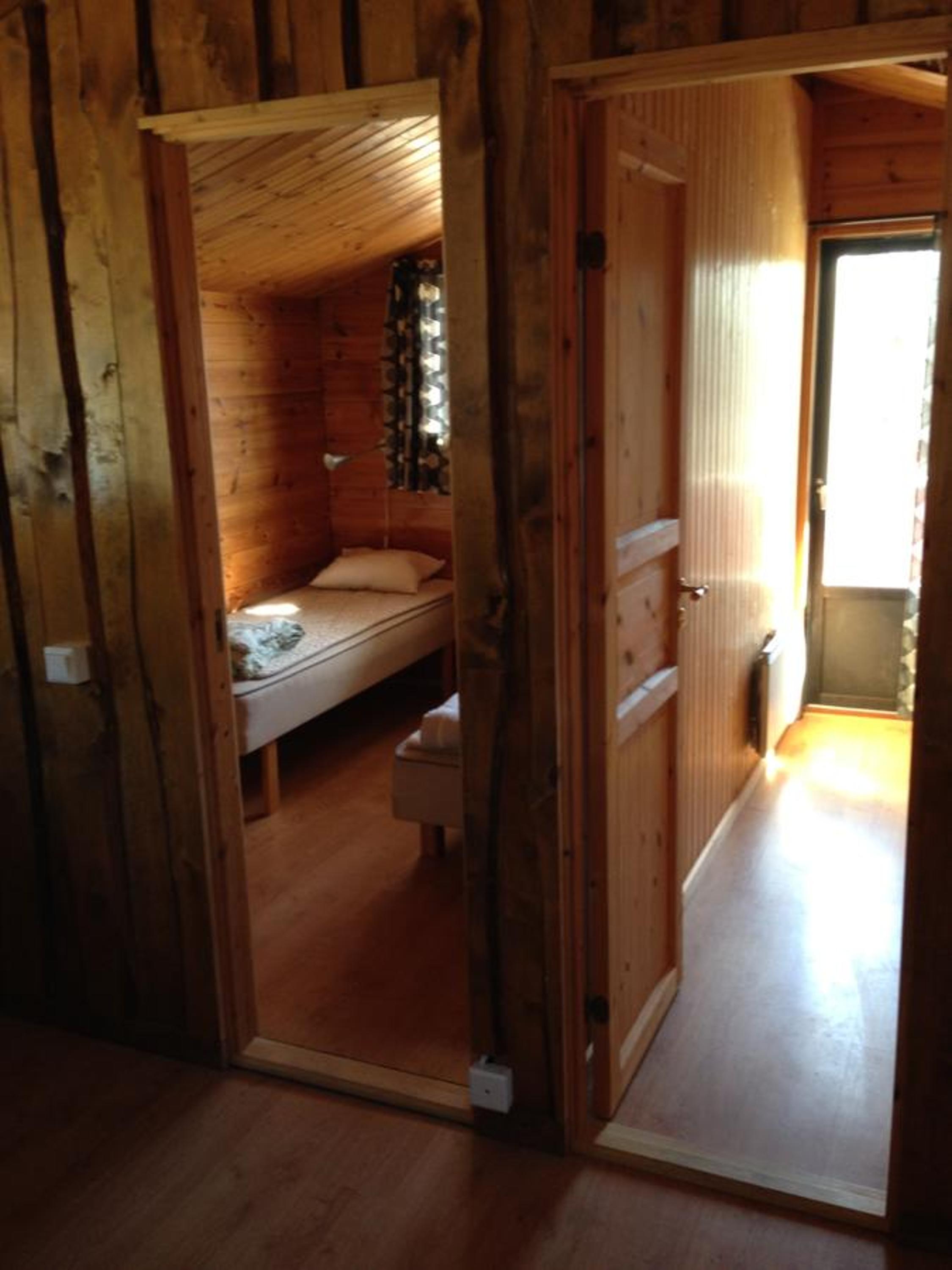 Three-Bedroom Cottage - Photo 4