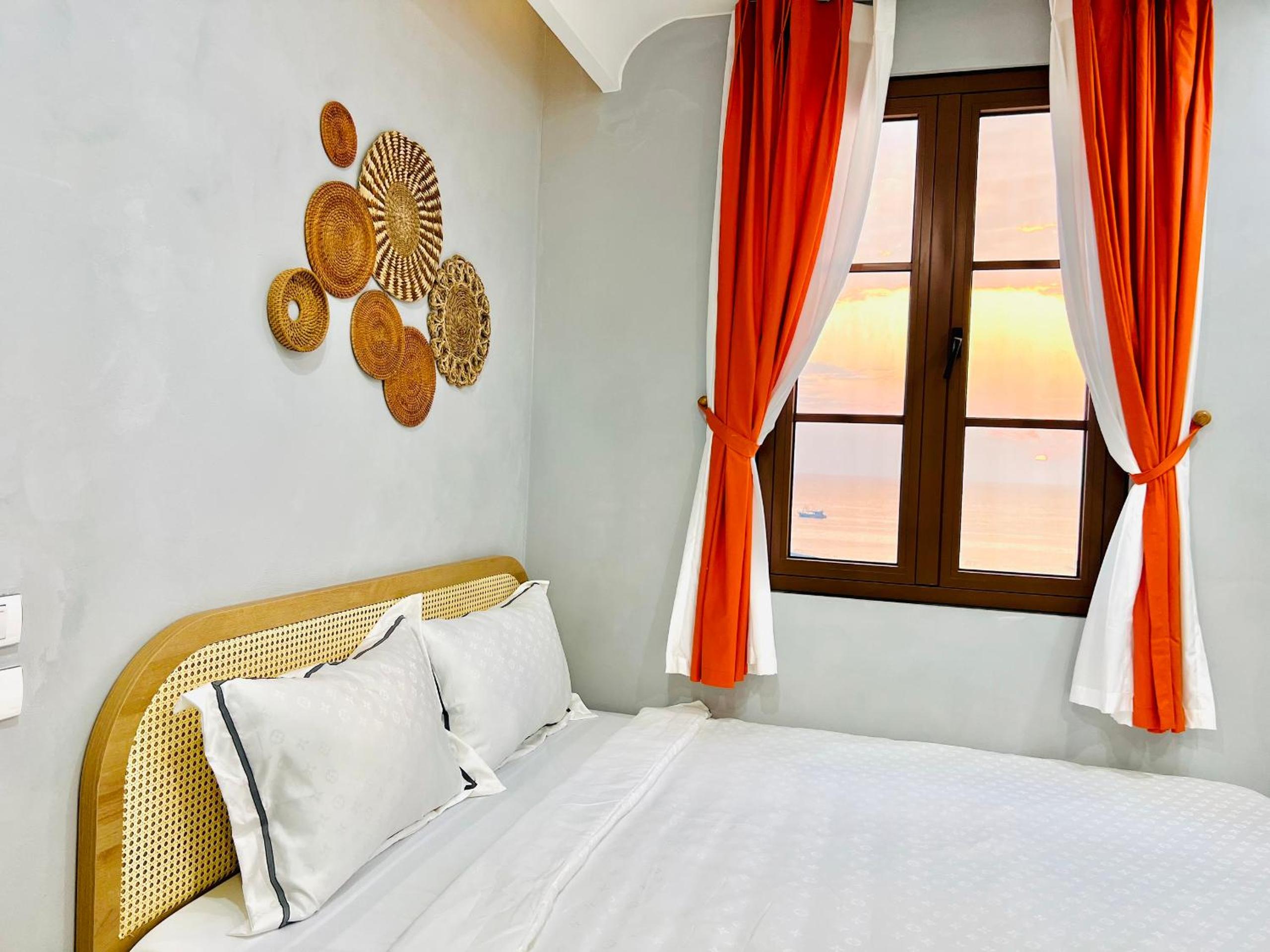 Apartment with Sea View - Photo 7