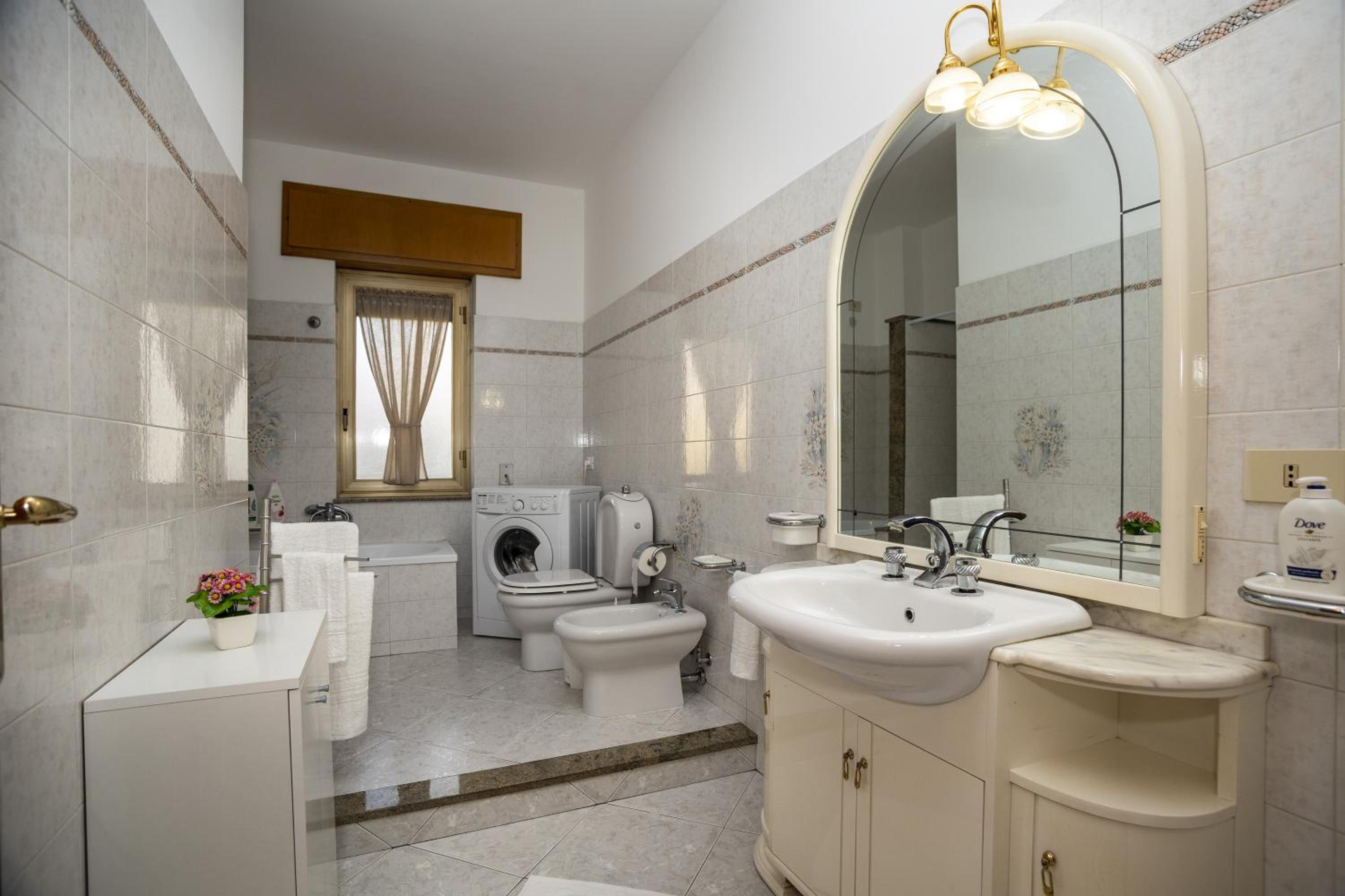 Three-Bedroom Premium Apartment with Balcony photo 2