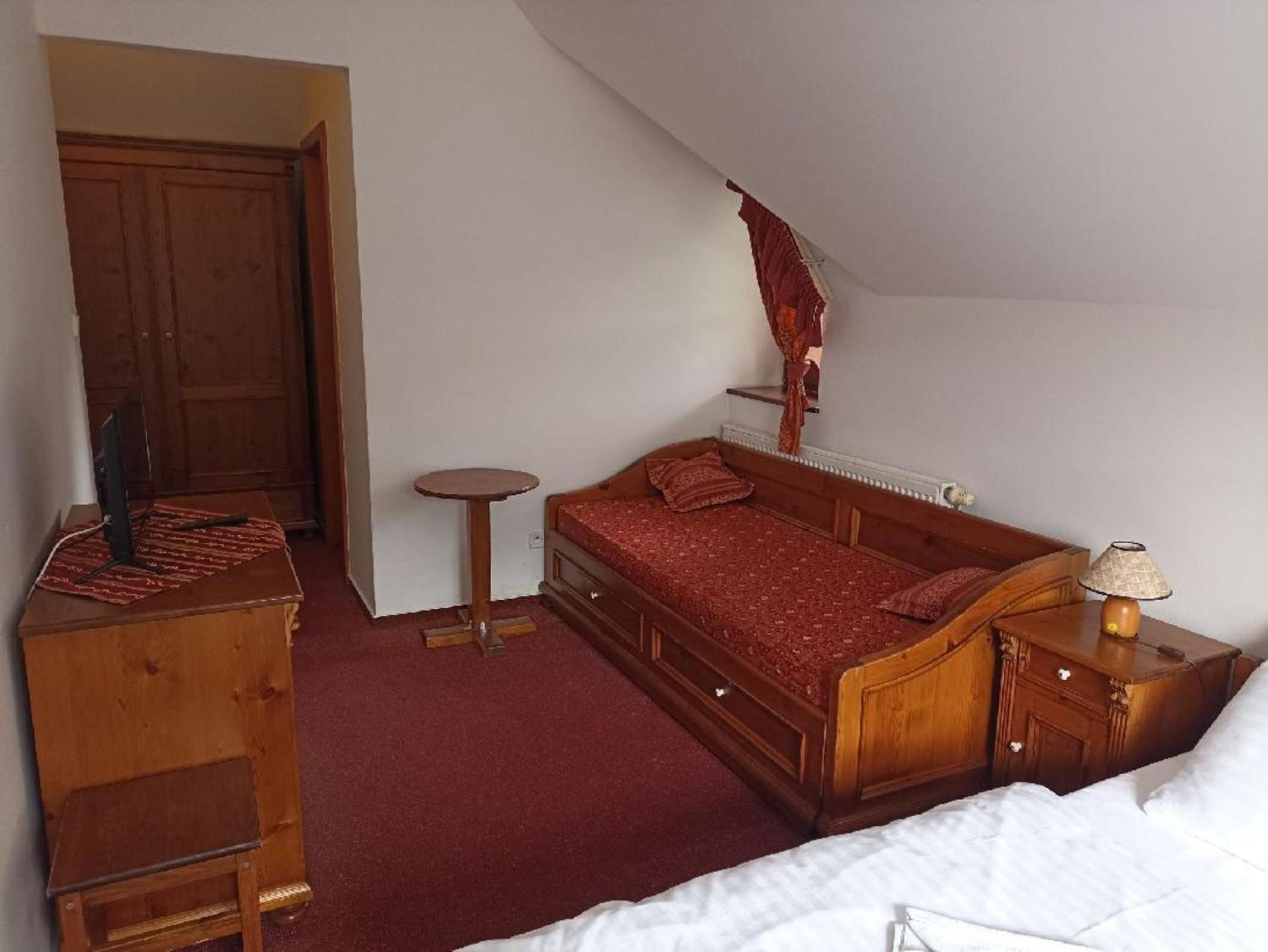 Double Room with Balcony - Photo 4