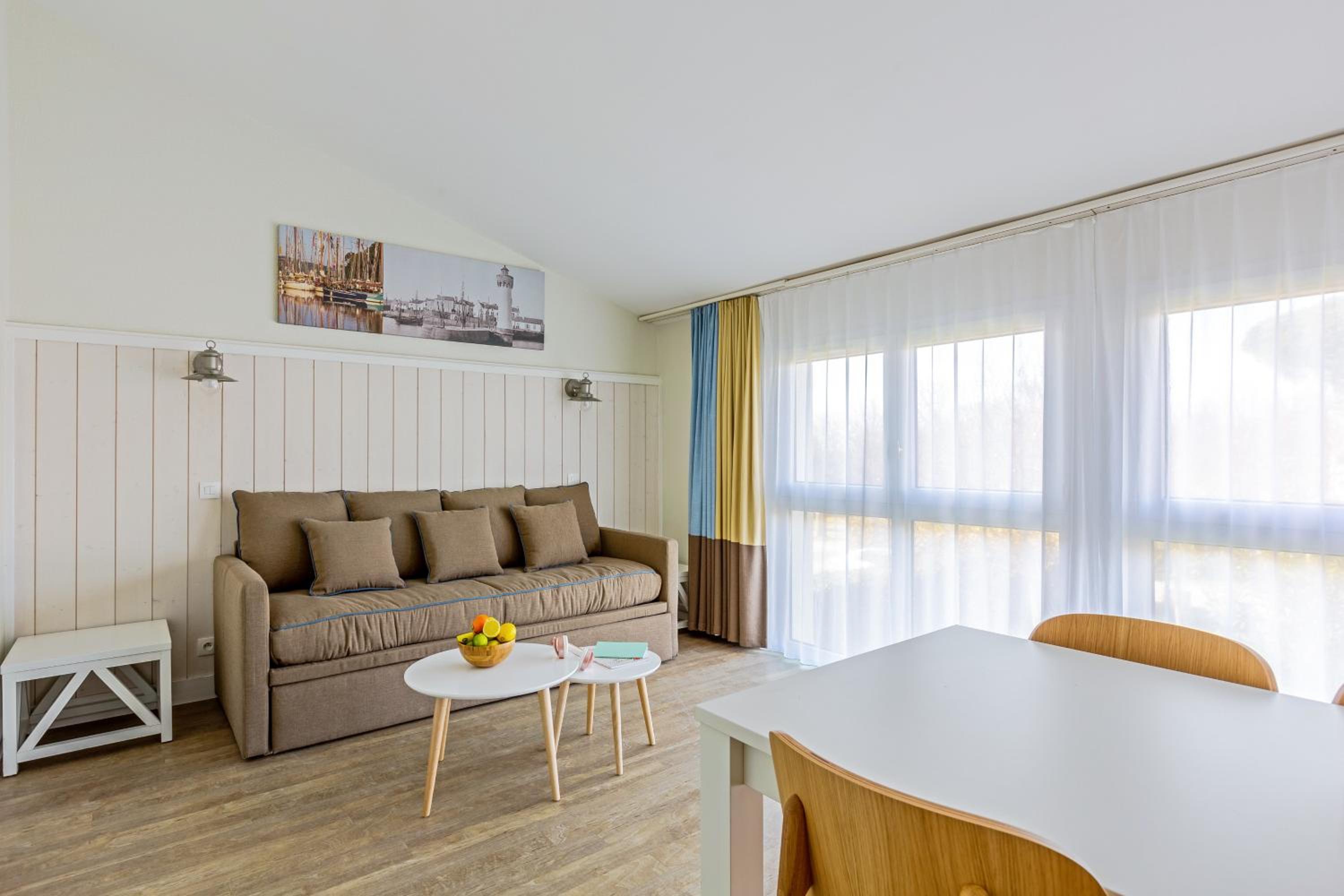 One-Bedroom Apartment (5 People) photo 1