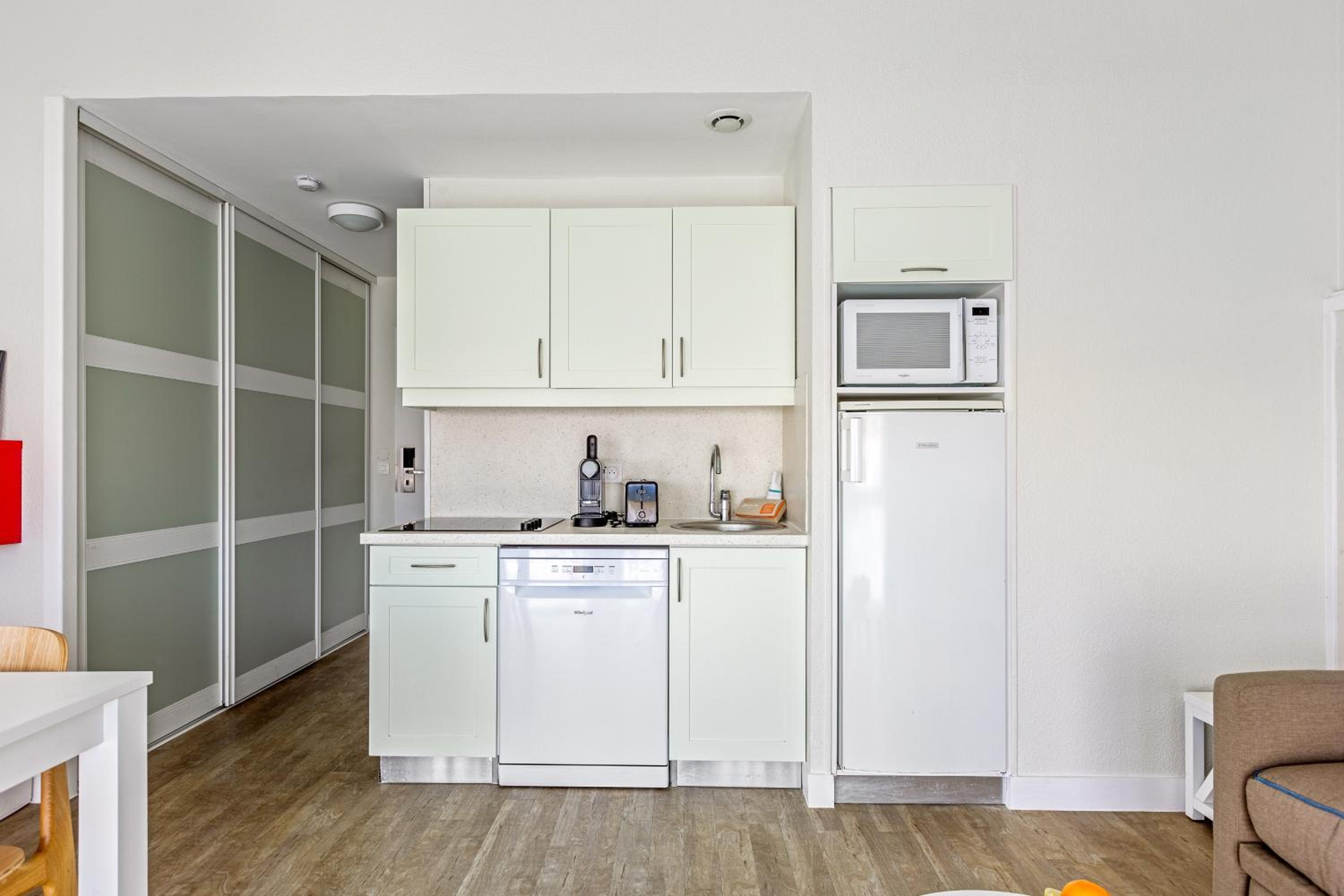 One-Bedroom Apartment (5 People) photo 3
