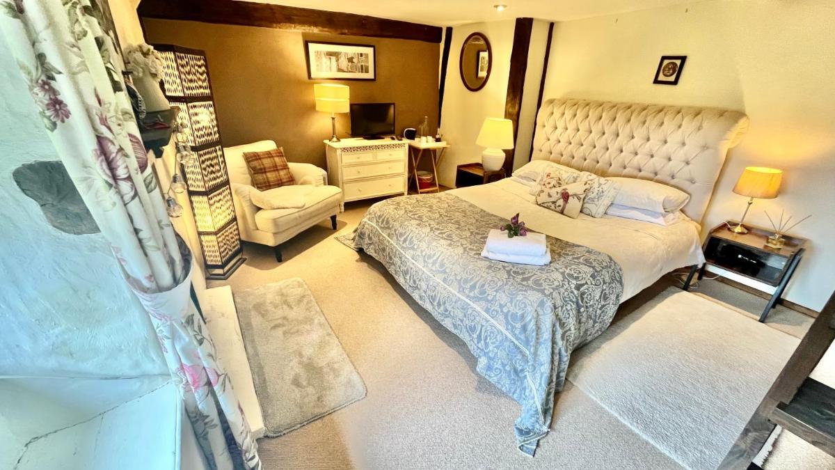 Deluxe King Room photo 1
