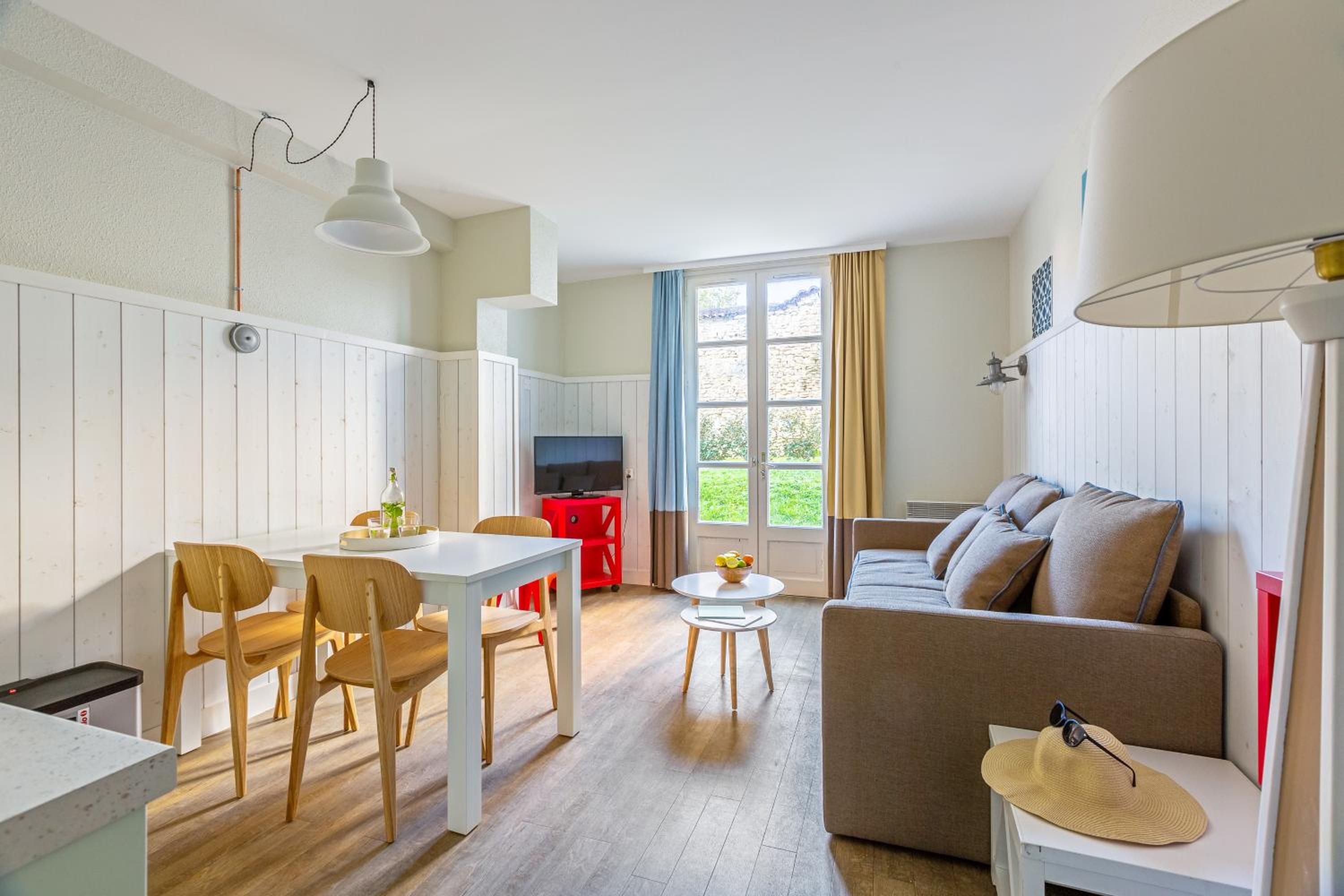 One-Bedroom Apartment with Terrace or Balcony (4 People)  photo 3