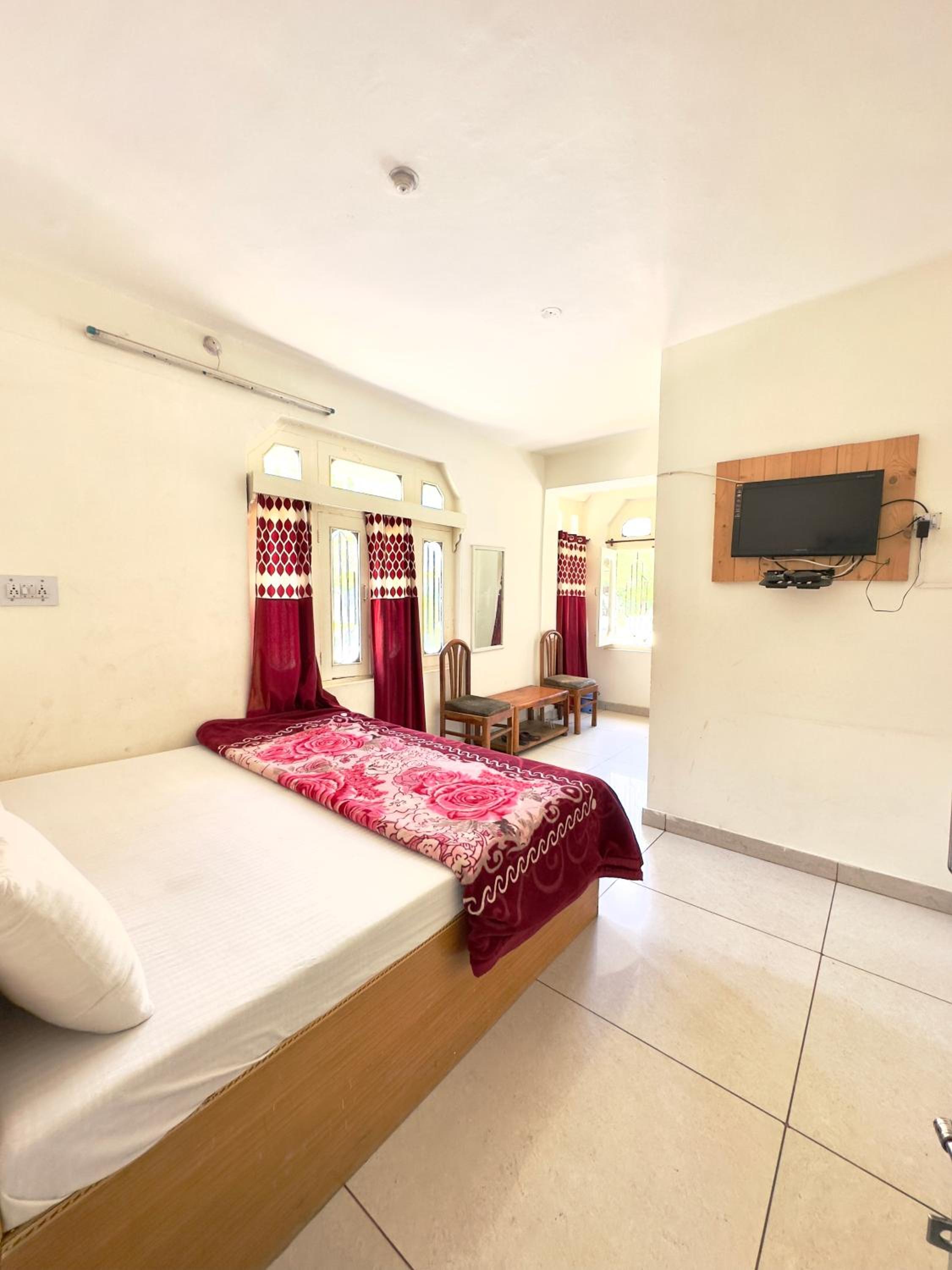 Budget Double Room photo 1