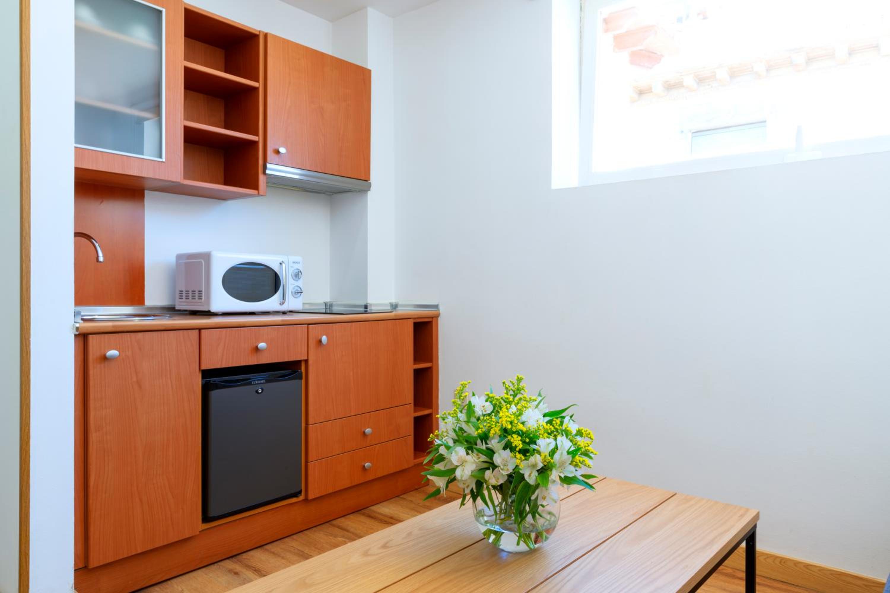 Interior Studio with Sofa Bed (with no views) - Photo 3