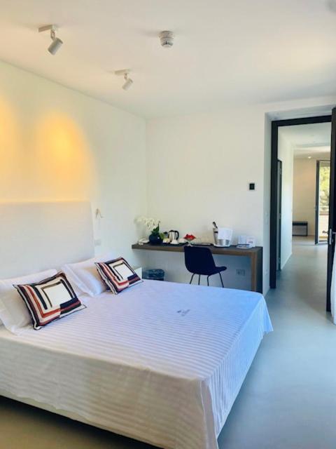 Suite with Terrace and Partial Sea View - Photo 8
