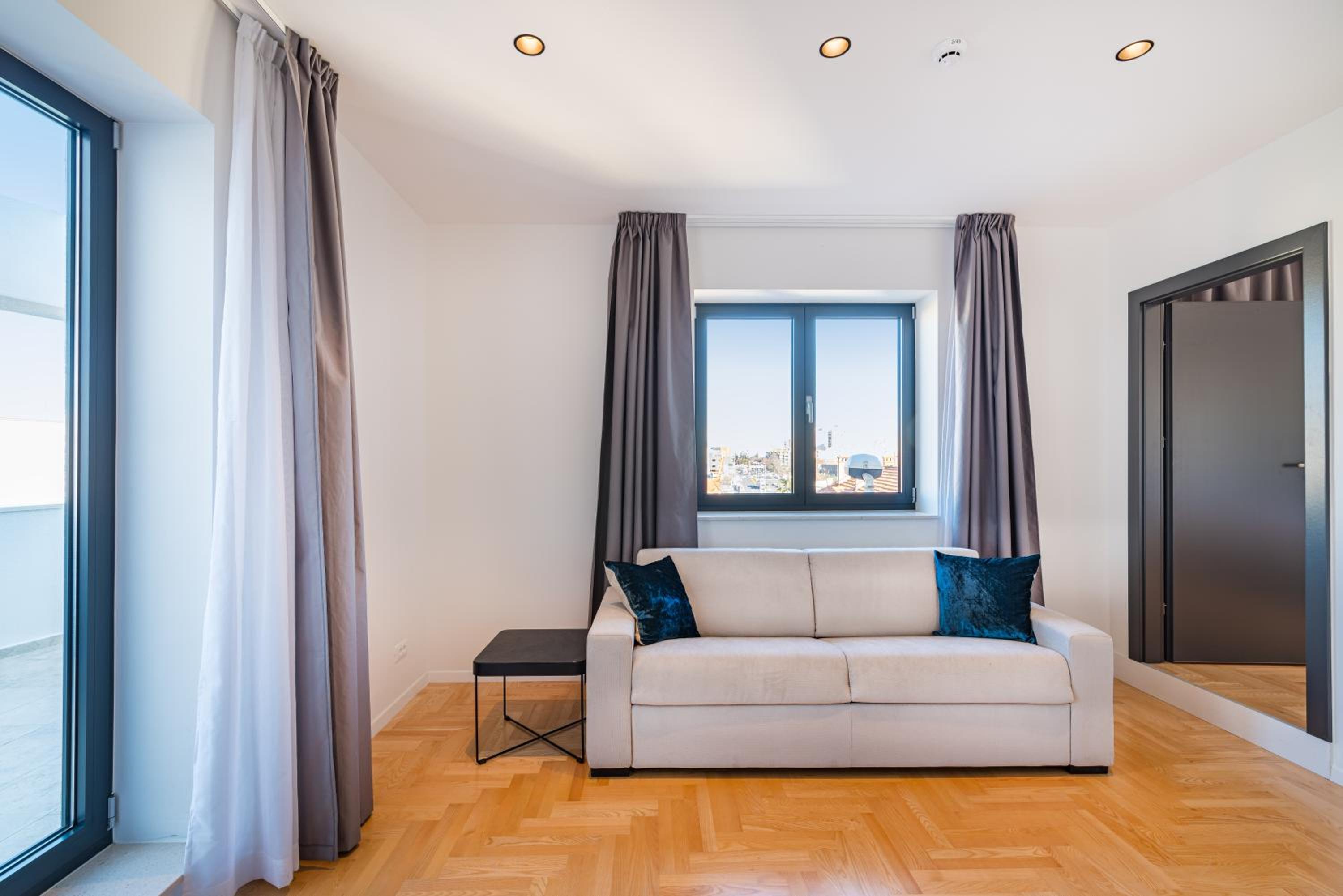 Suite with Balcony - Photo 8