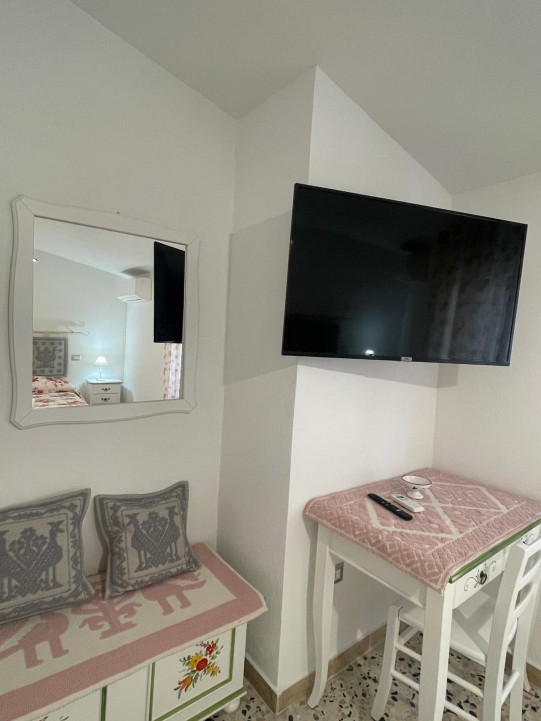 Double or Twin Room with Private Bathroom photo 2