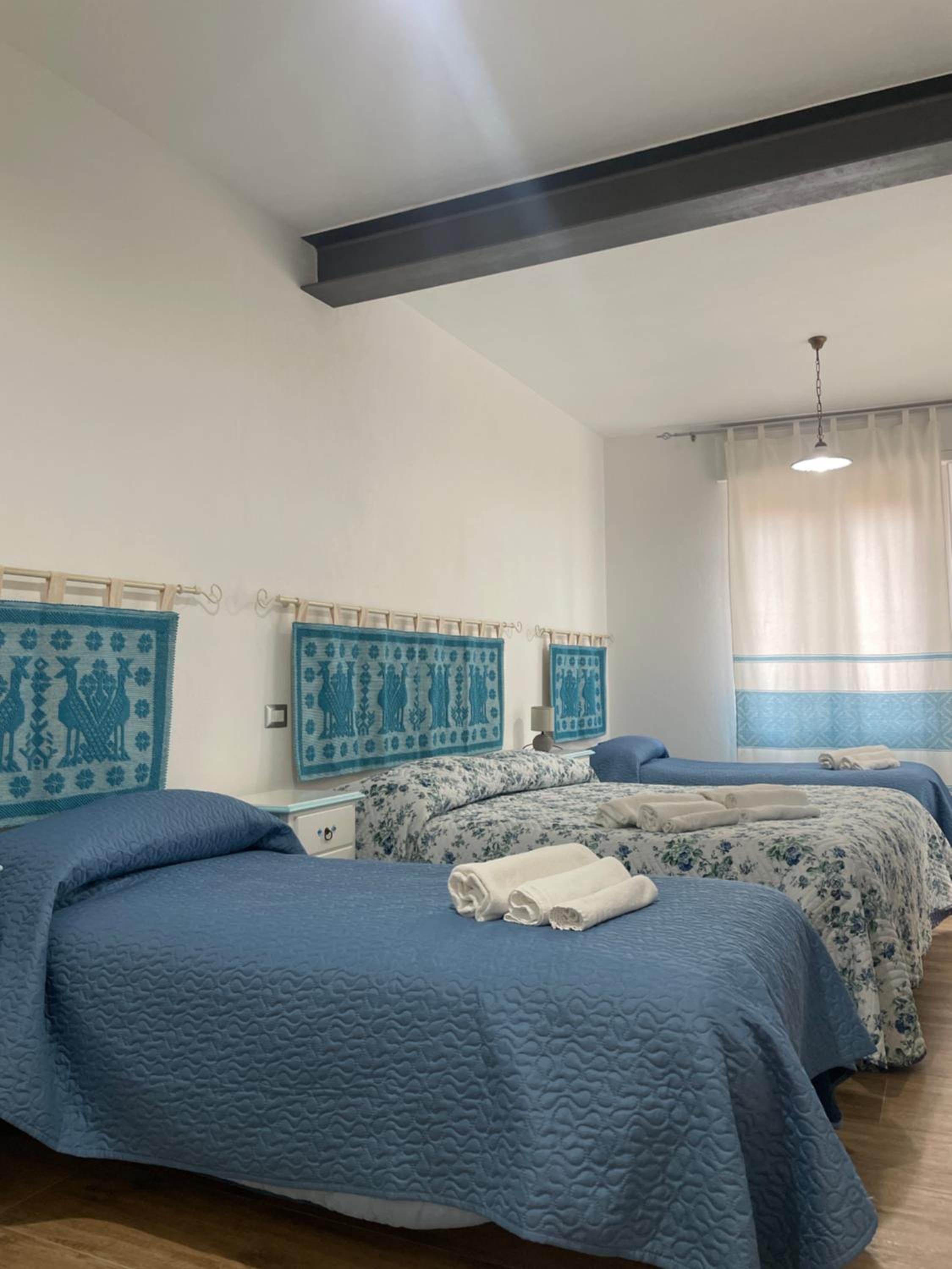 Quadruple Room with Private Bathroom photo 2