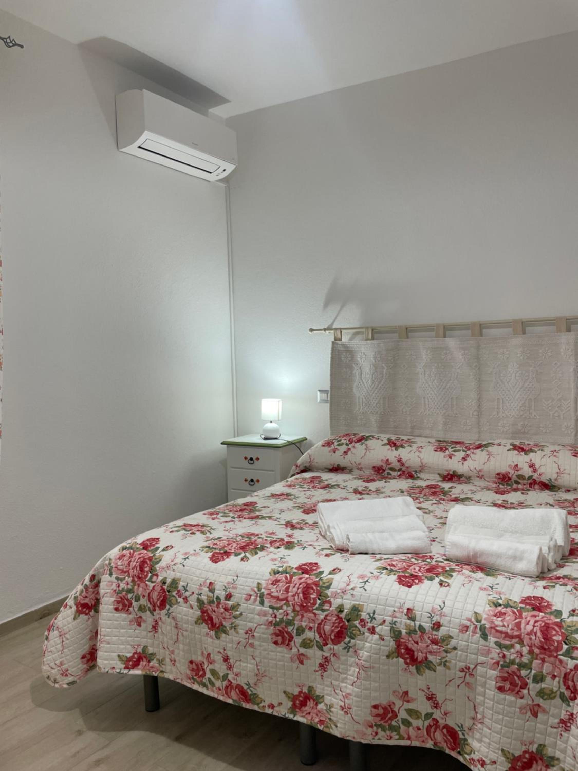 Double or Twin Room with Private Bathroom photo 3