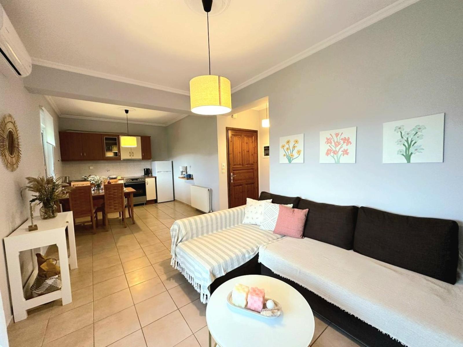 One-Bedroom Apartment photo 2
