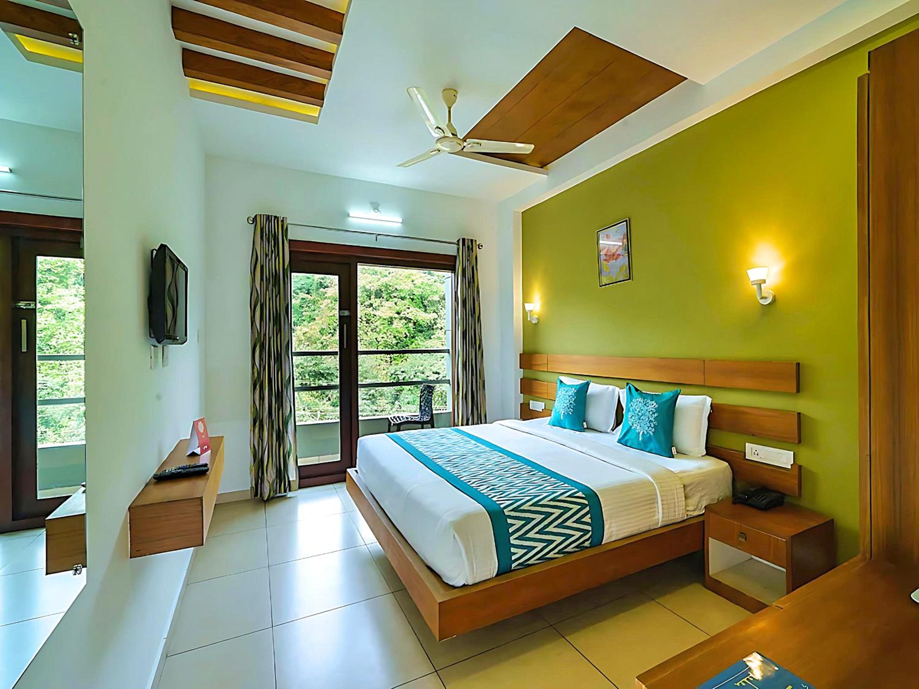 Deluxe King Room photo 1