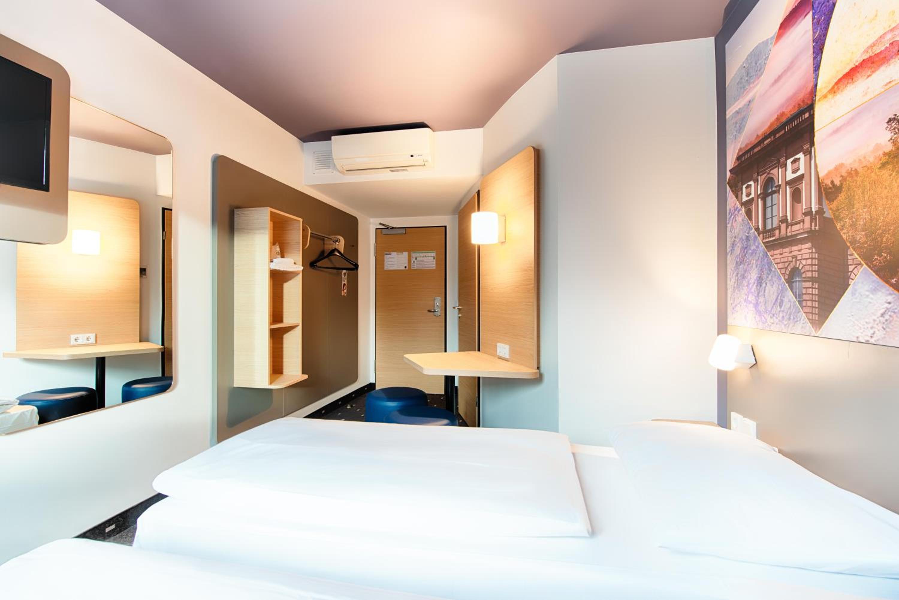Twin Room - Photo 3