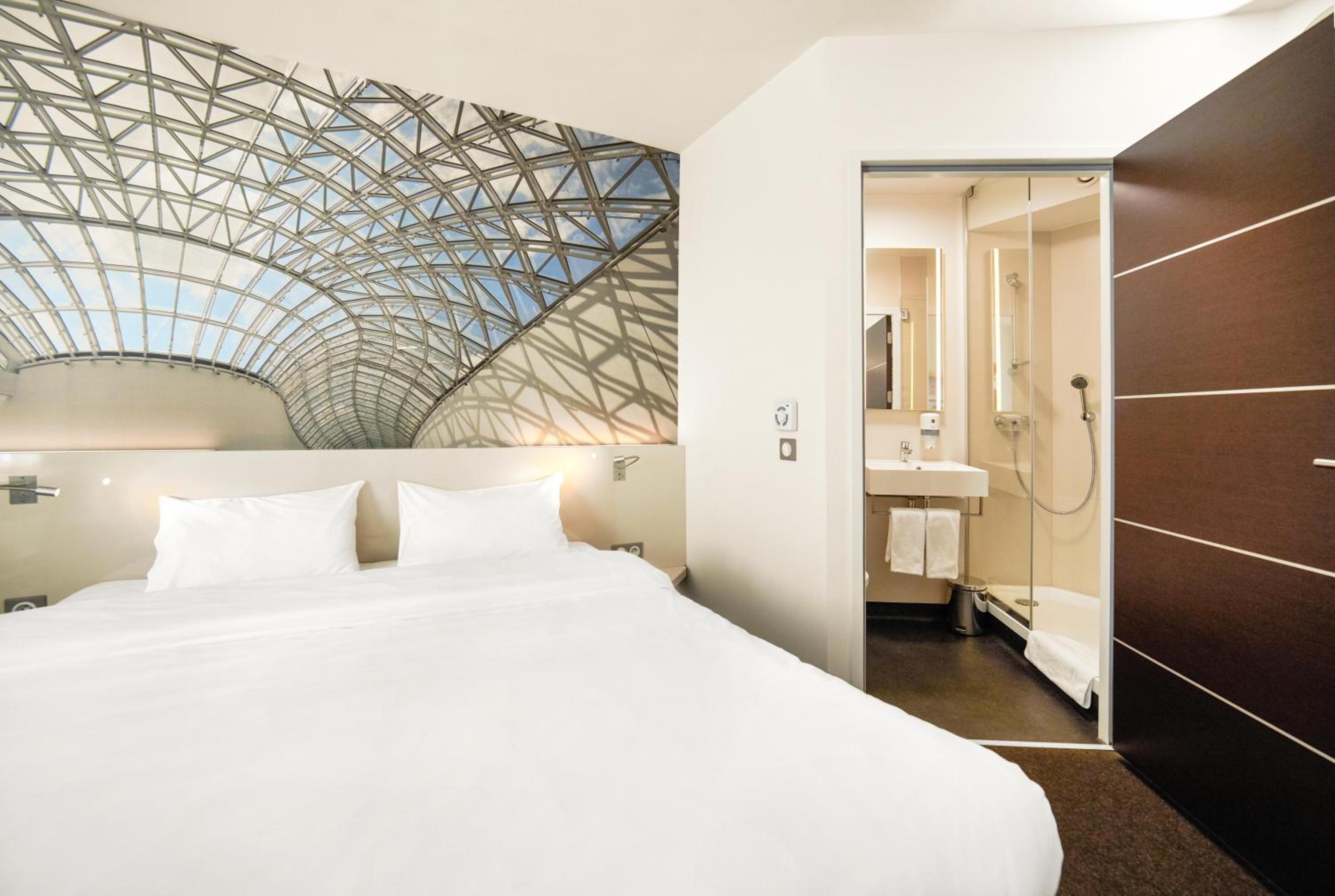 Standard Double Room - Photo 7