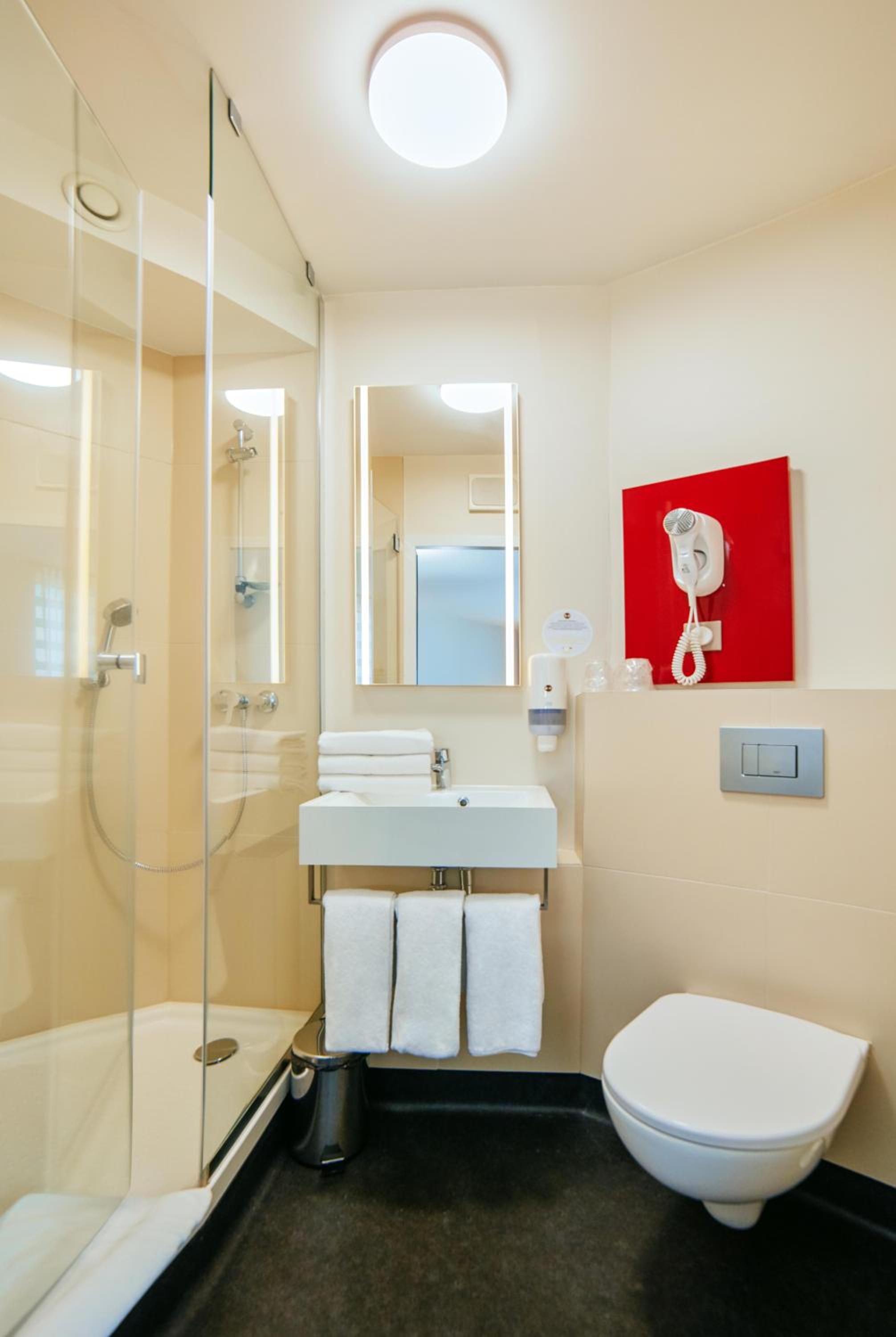 Standard Double Room - Photo 8