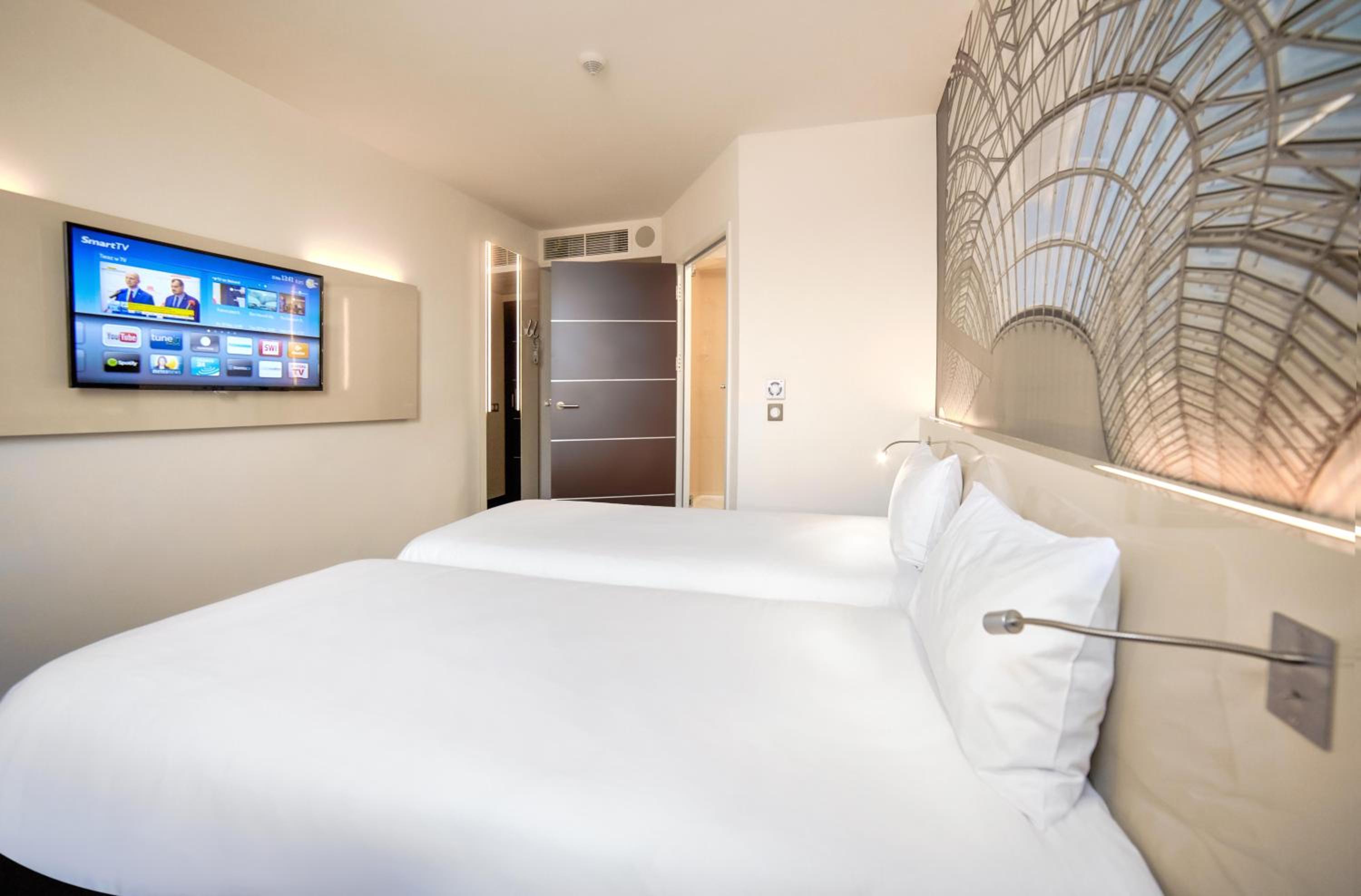 Large Twin Room - Photo 3