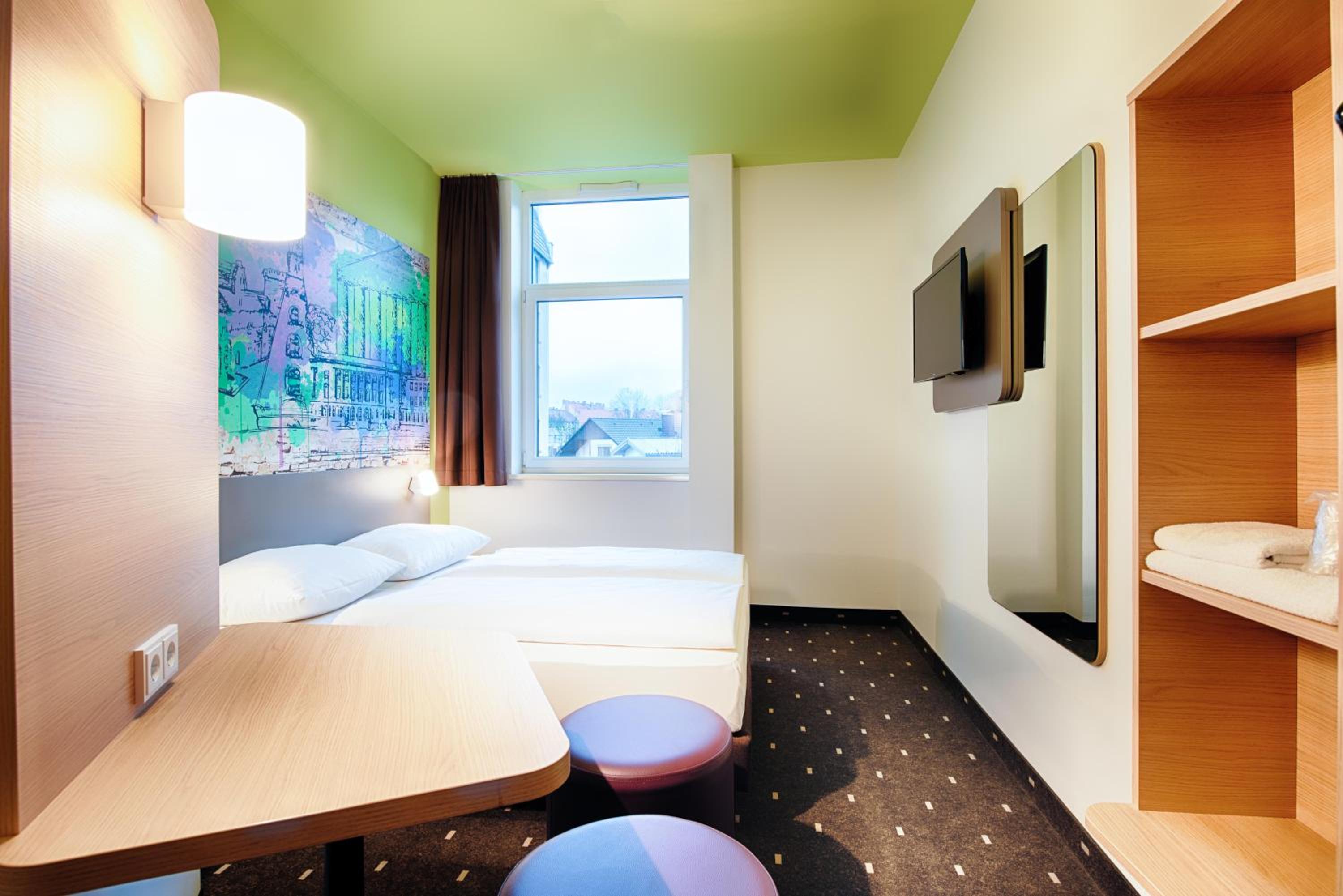 Double Room - Non-Smoking - Photo 1